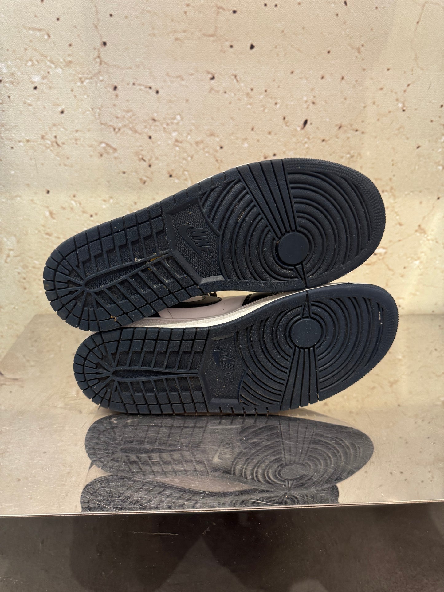 Jordan 1 Mid ”Armory Navy” Size 9 Preowned