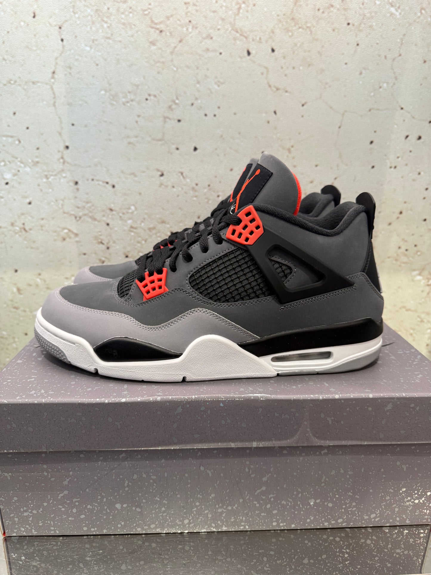 Jordan 4 "Infrared" Size 12 Preowned