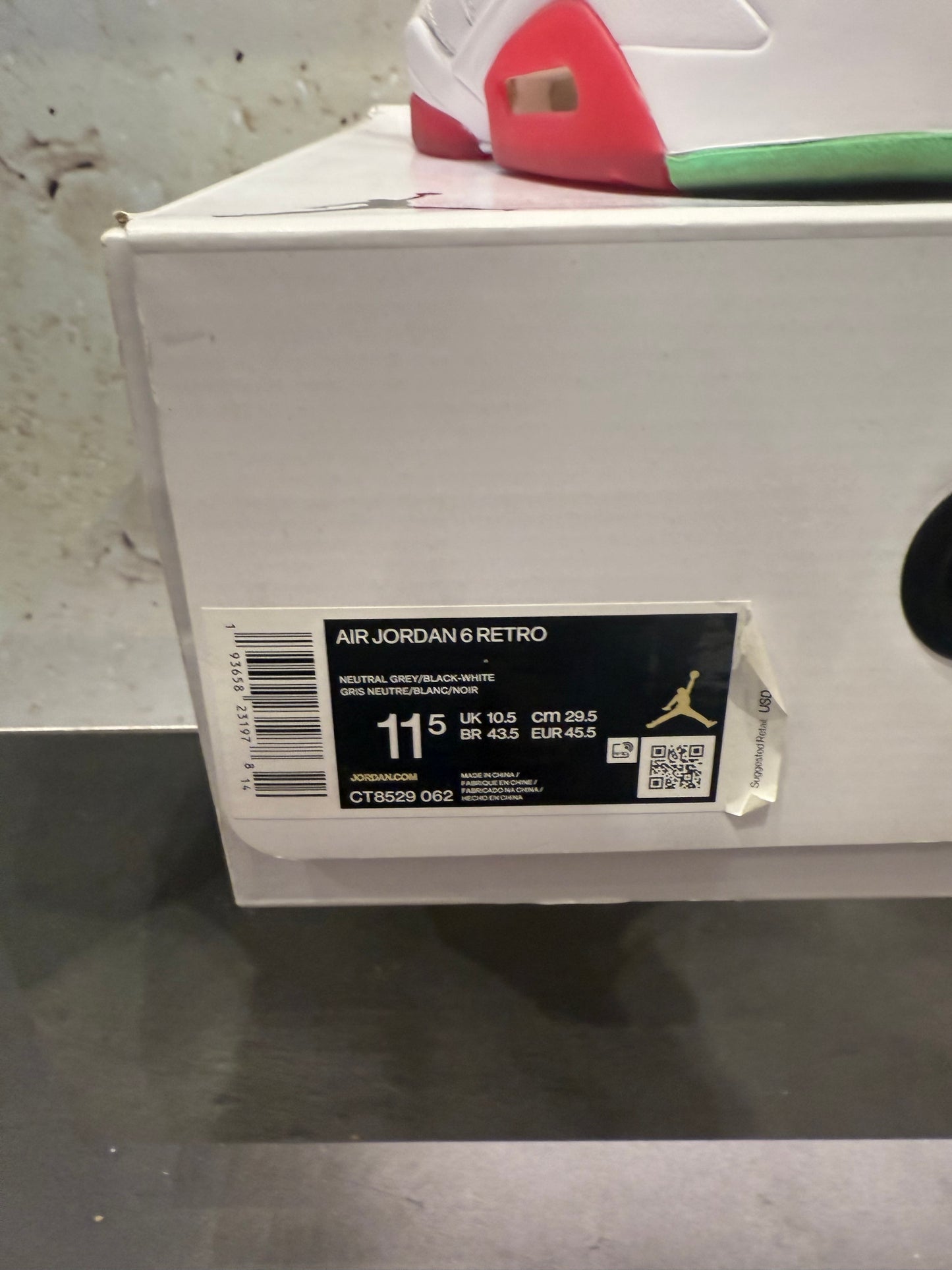 Jordan 6 "Hare" Size 11.5 Preowned