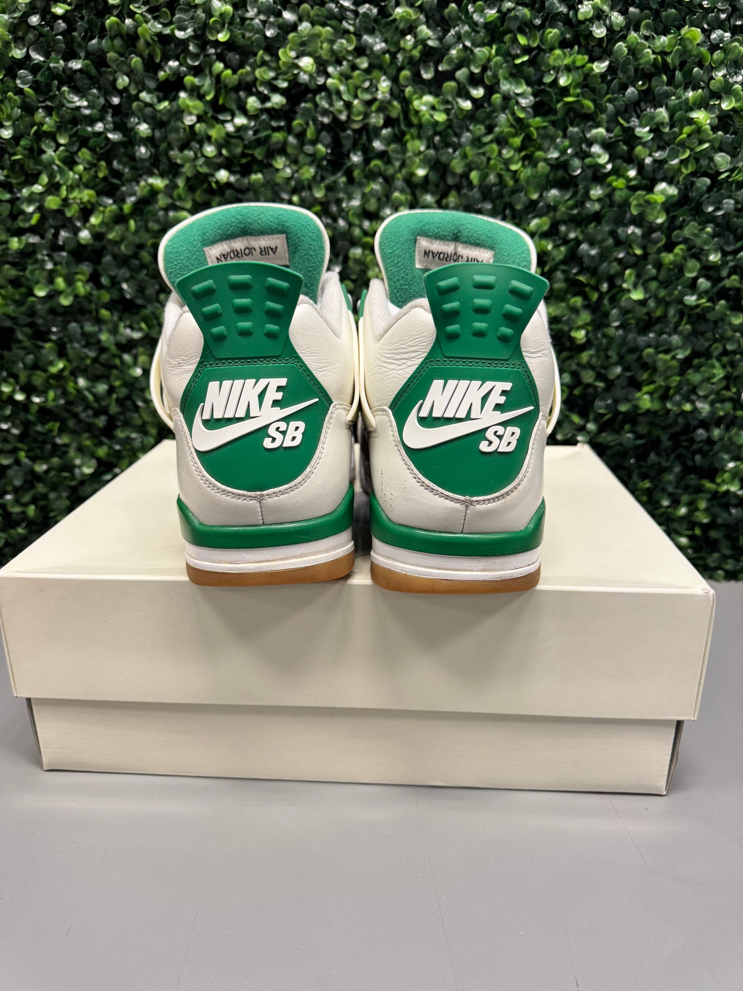 Nike SB x Jordan 4 "Pine Green" Size 13 Preowned