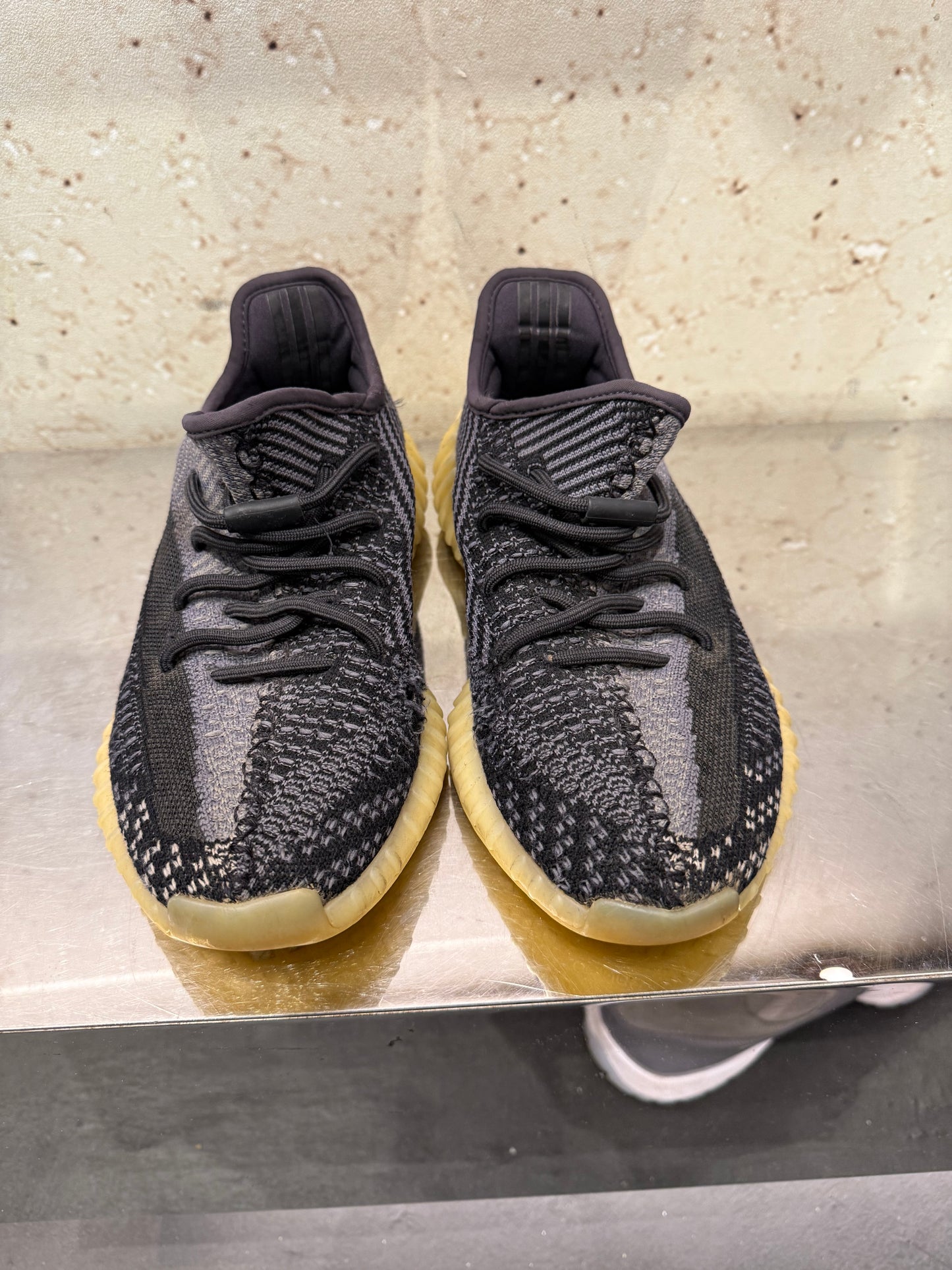 Yeezy 350 V2 "Carbon" Size 7 Preowned