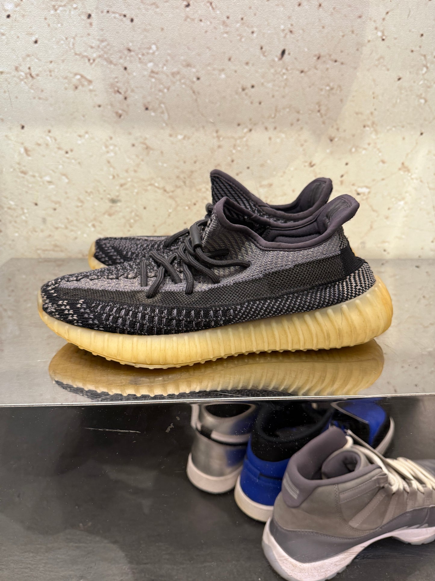 Yeezy 350 V2 "Carbon" Size 7 Preowned