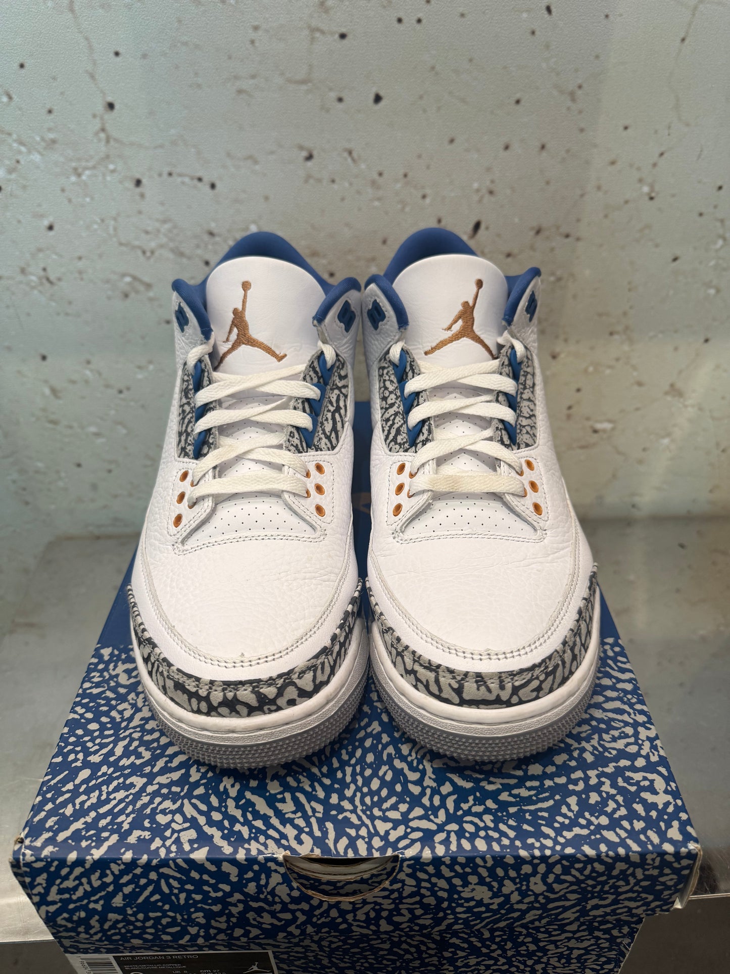 Jordan 3 "Wizards" Size 9 Preowned