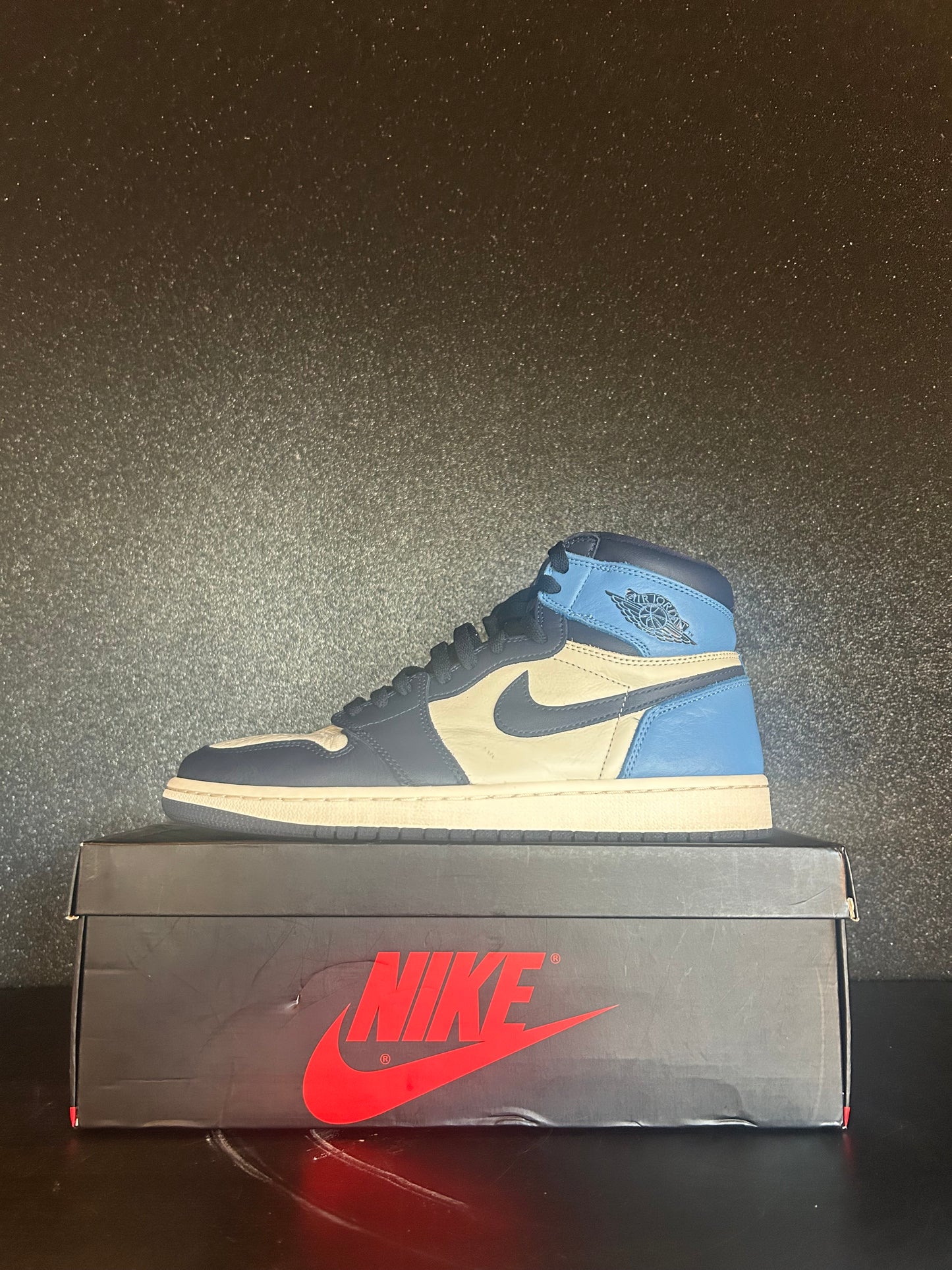 Jordan 1 Retro High Obsidian Size 9 Preowned