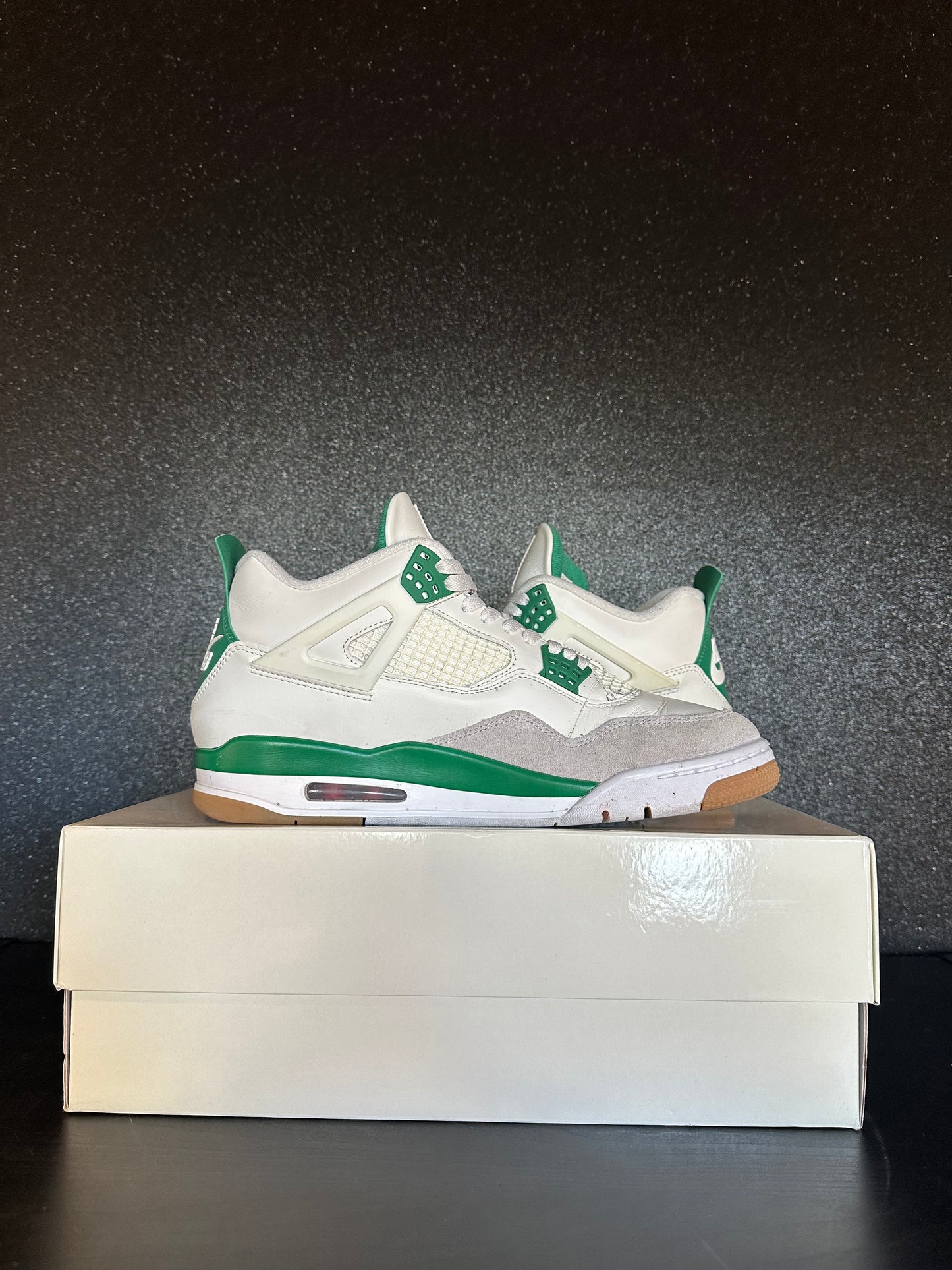 Jordan 4 SB "Pine Green" Size 10.5 Preowned