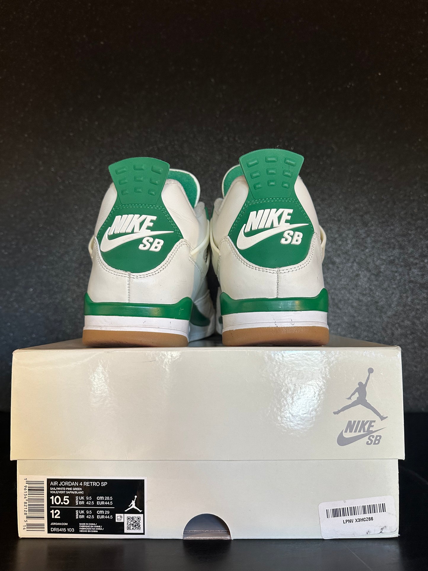 Jordan 4 SB "Pine Green" Size 10.5 Preowned
