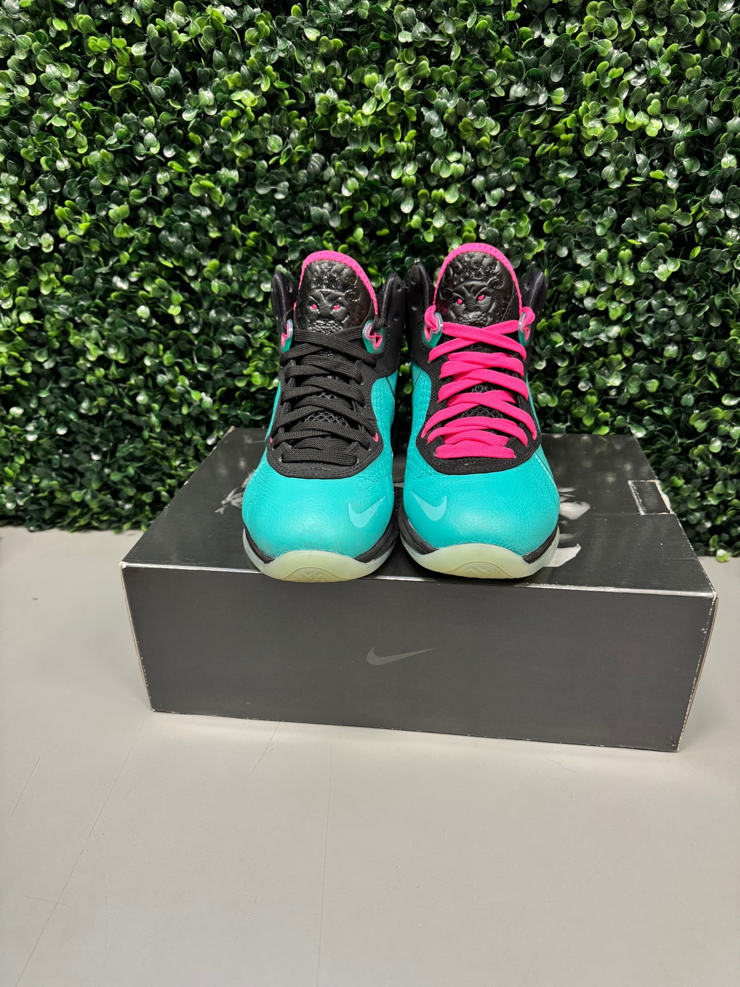 Nike LeBron 8 South Beach Size 7.5 Preowned