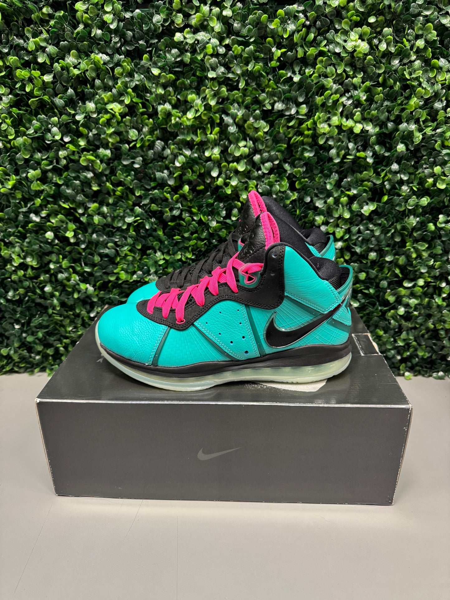 Nike LeBron 8 South Beach Size 7.5 Preowned