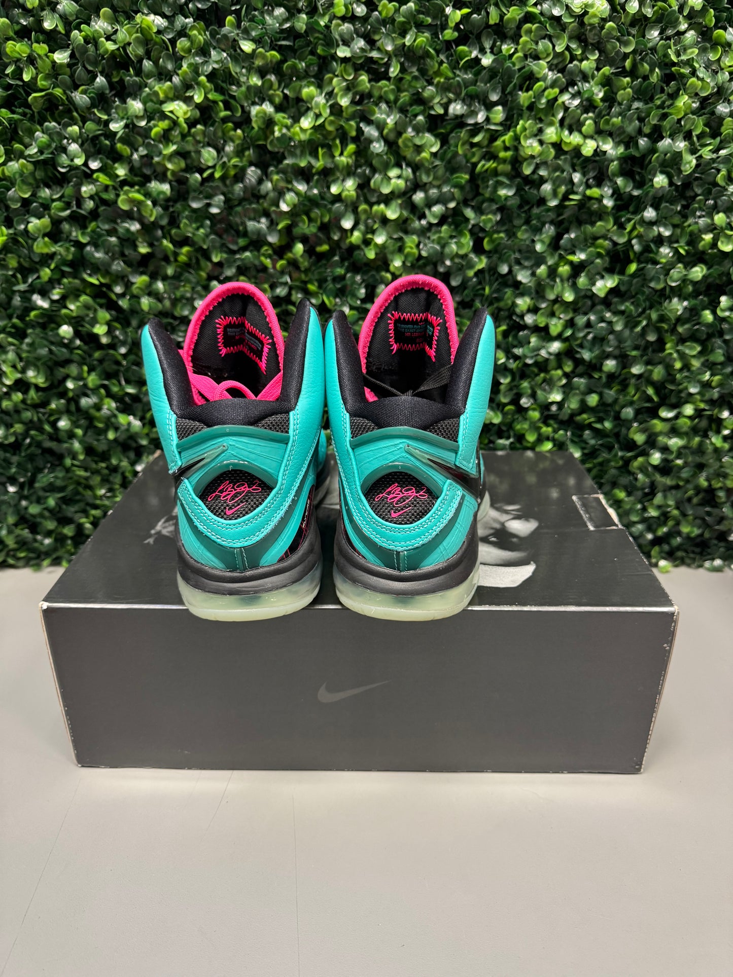 Nike LeBron 8 South Beach Size 7.5 Preowned