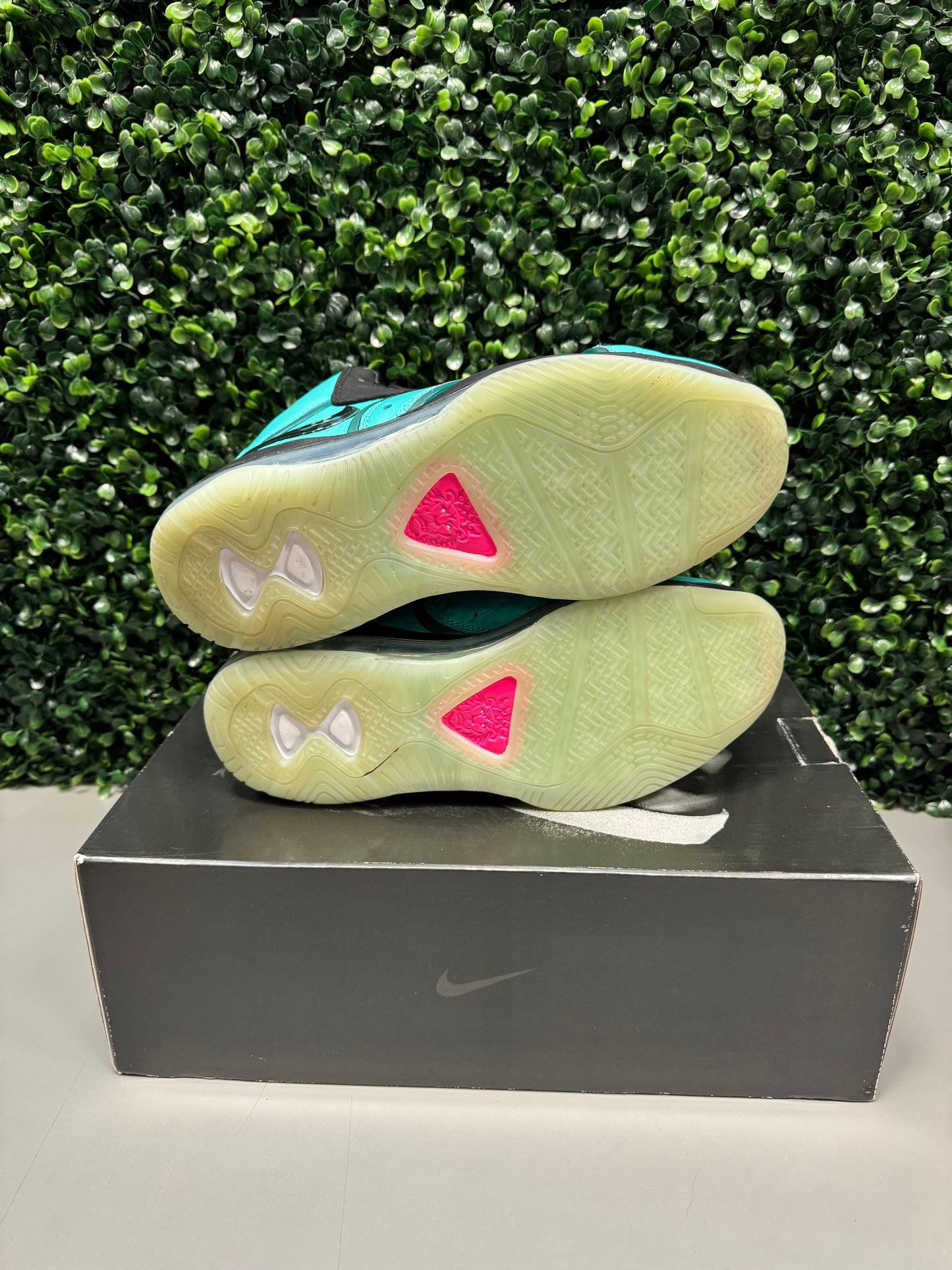 Nike LeBron 8 South Beach Size 7.5 Preowned