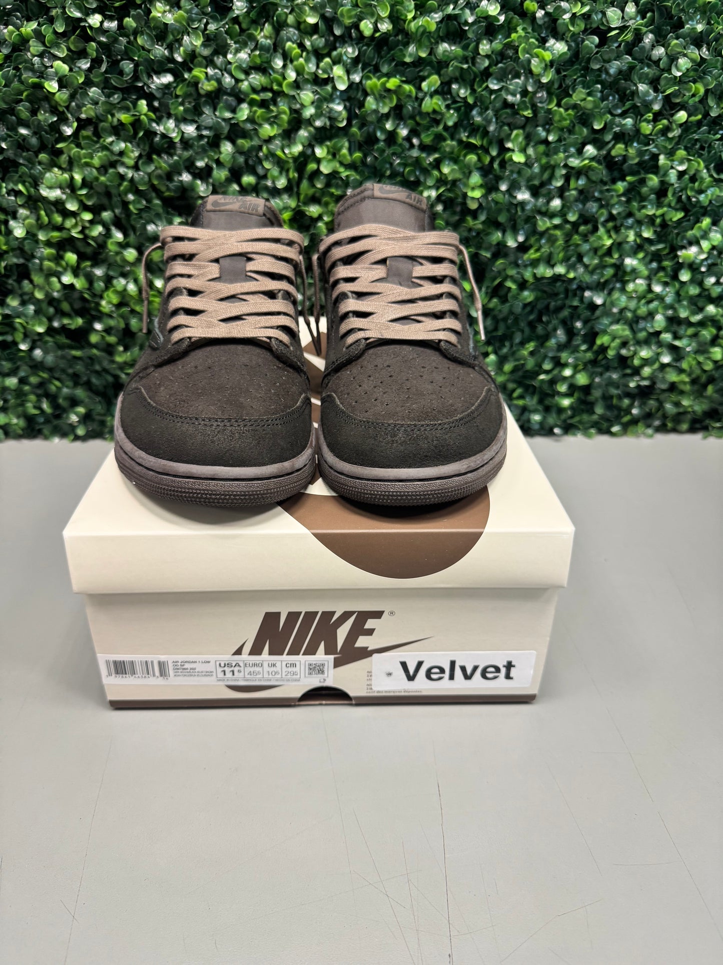 Jordan 1 Low Travis Scott "Velvet Brown" size 11.5 Preowned