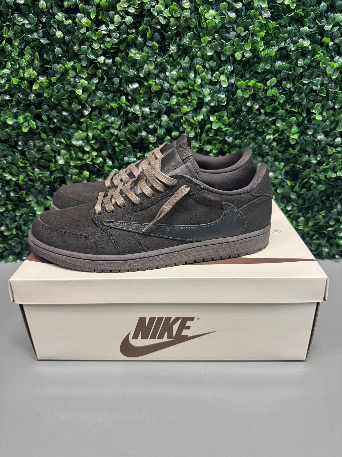Jordan 1 Low Travis Scott "Velvet Brown" size 11.5 Preowned