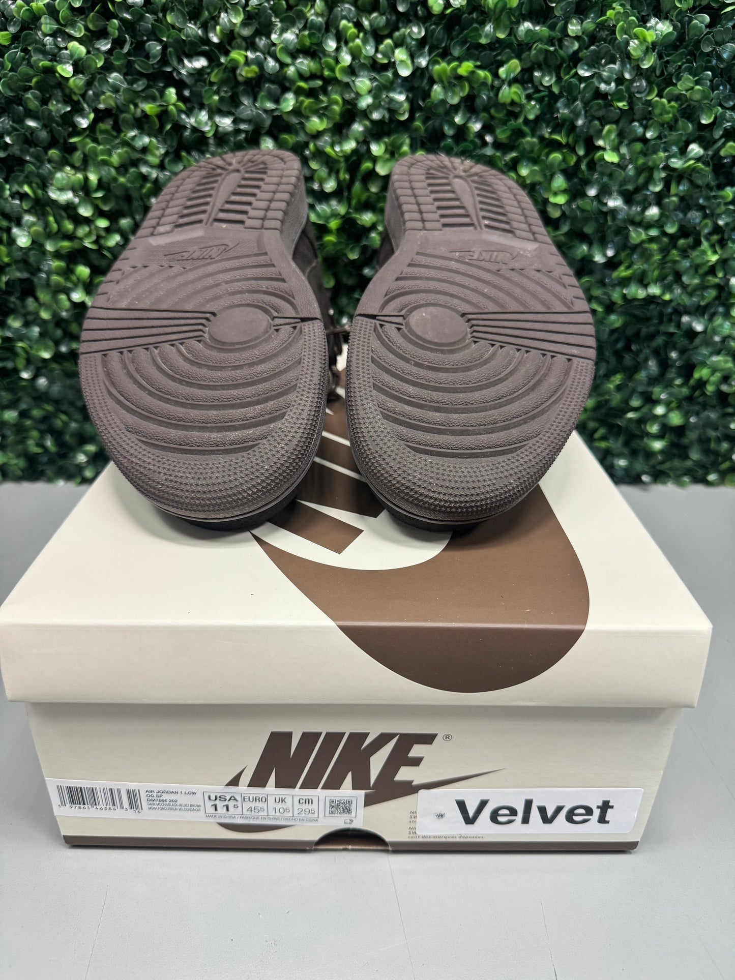 Jordan 1 Low Travis Scott "Velvet Brown" size 11.5 Preowned