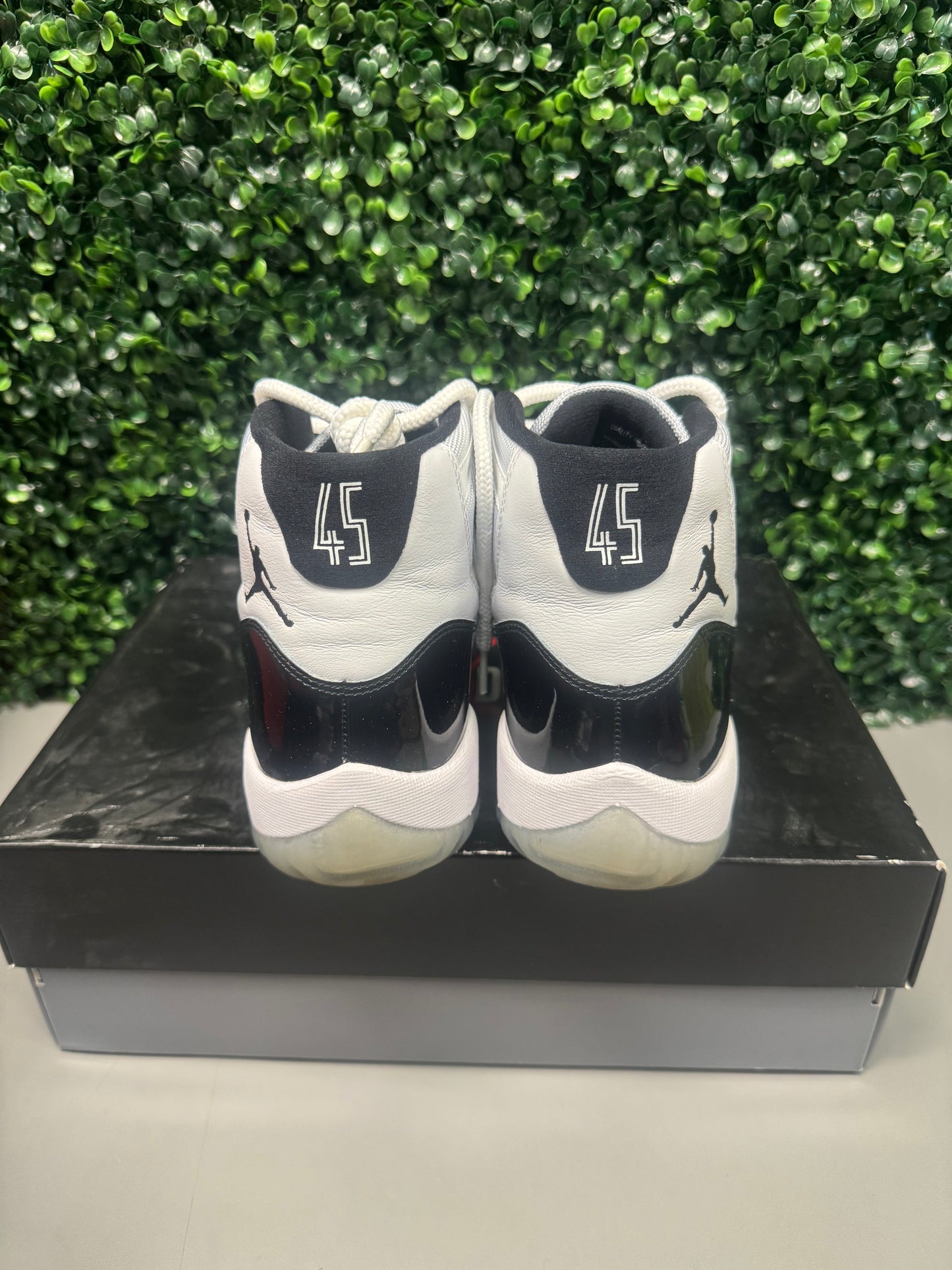 Jordan 11 "Concord" Size 10 Preowned