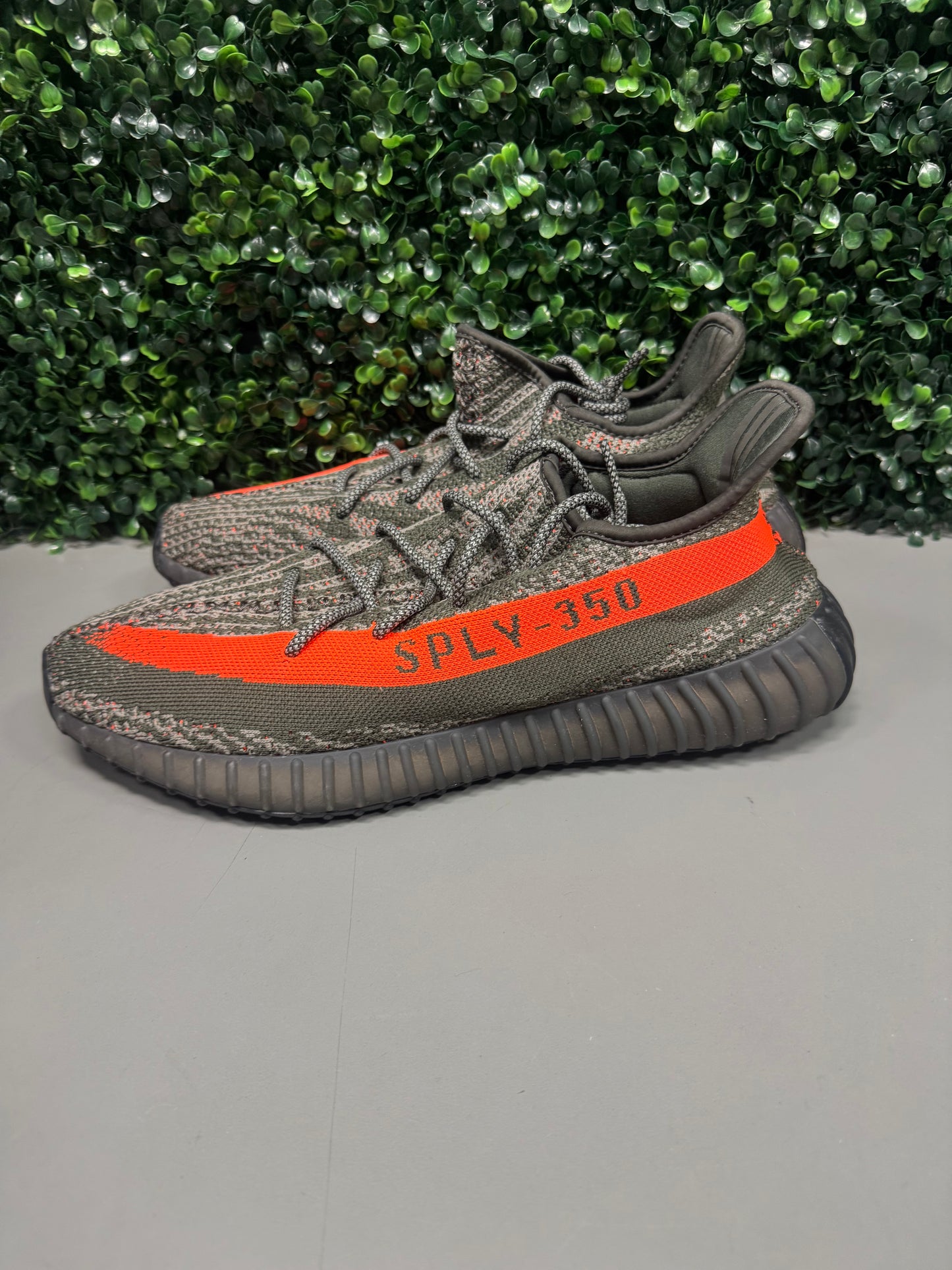 Yeezy 350 V2 "Carbon Beluga" Size 13.5 Preonwed