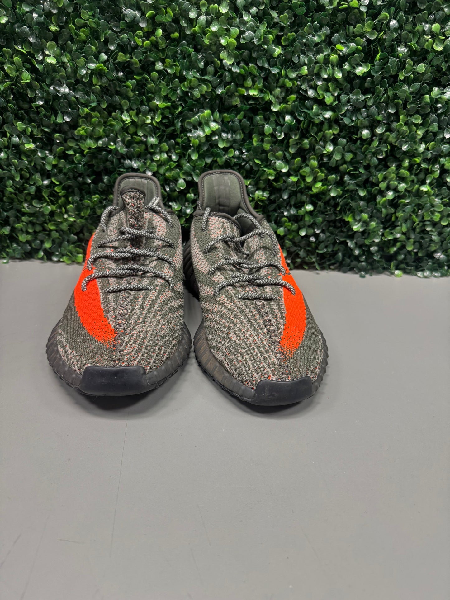 Yeezy 350 V2 "Carbon Beluga" Size 13.5 Preonwed