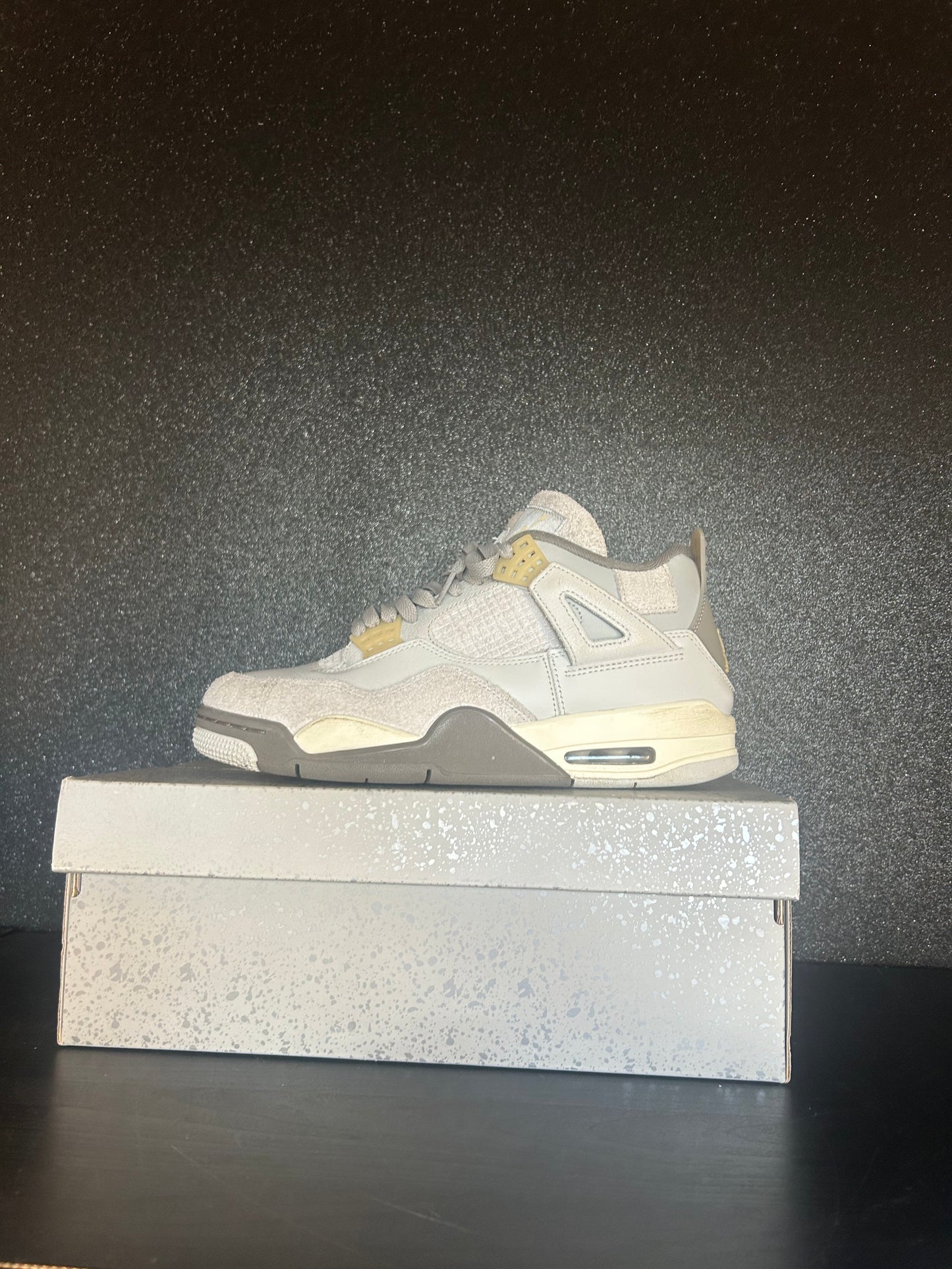 Jordan 4 Retro SE Craft Photon Dust Size 8.5 Preowned