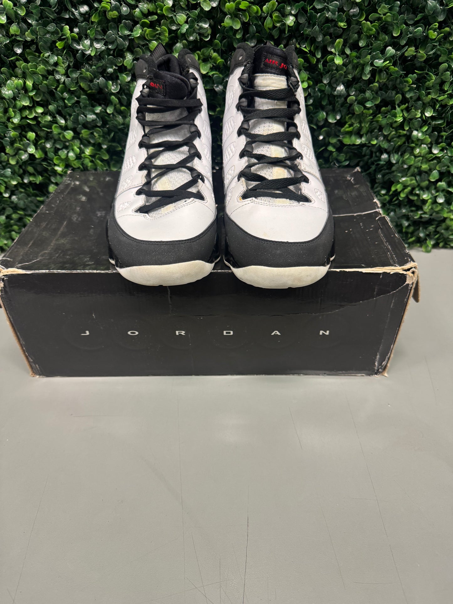Jordan 9 "White Black Red" (2010) Size 8.5 Preowned