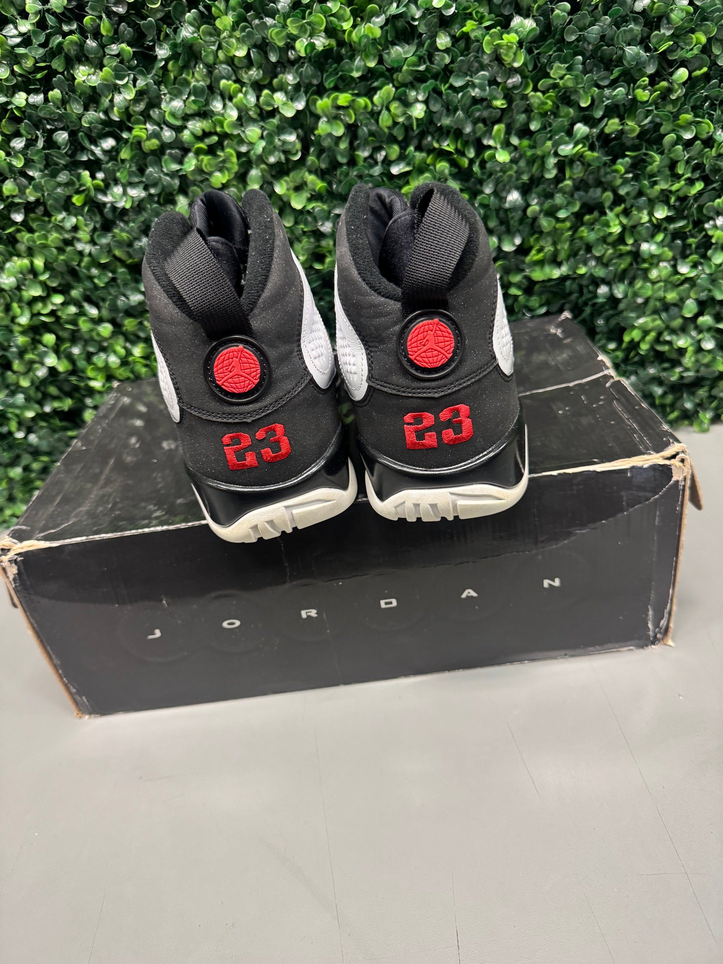 Jordan 9 "White Black Red" (2010) Size 8.5 Preowned