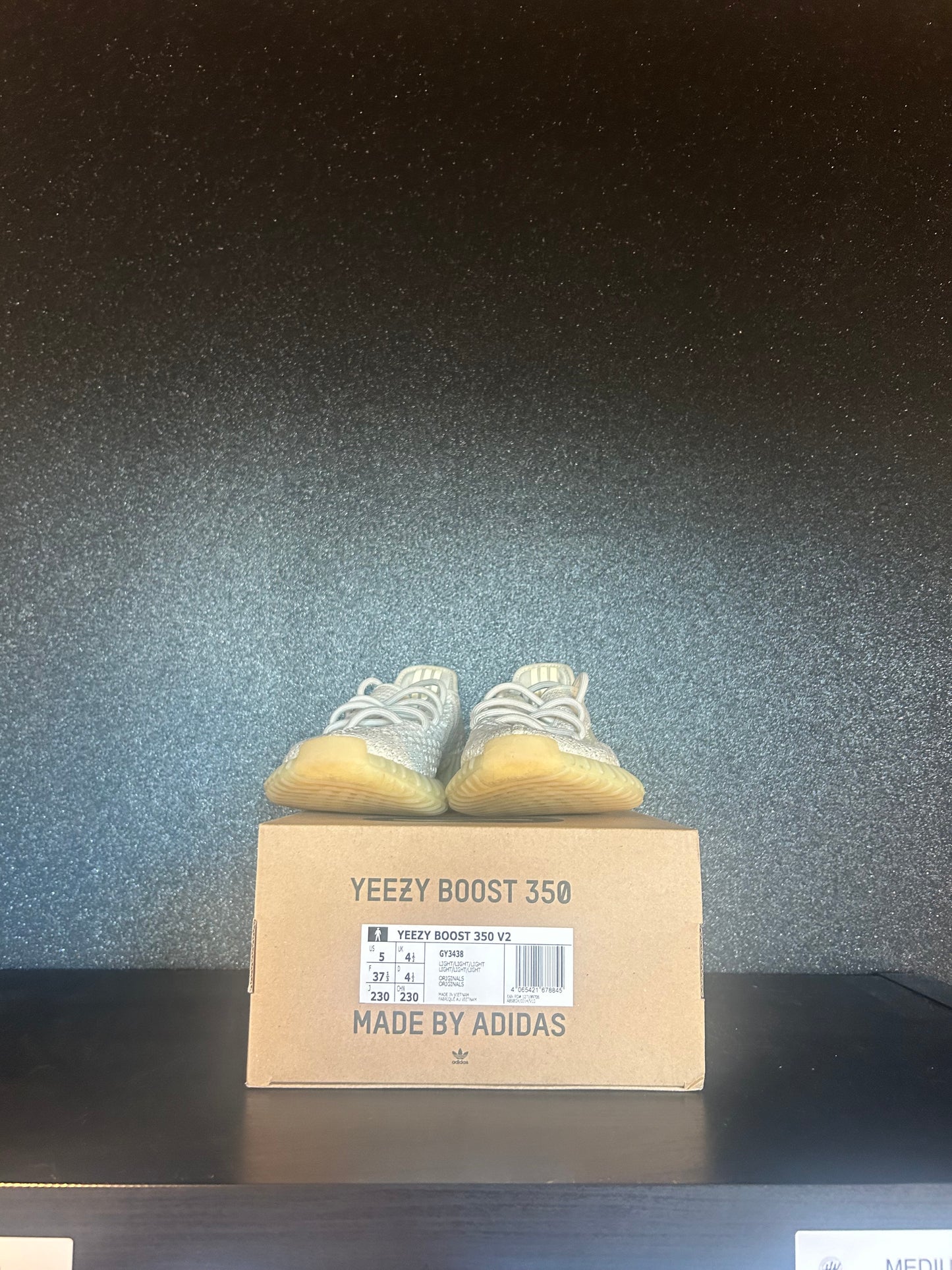 Adidas Yeezy Boost 350 V2 Light Size 5 Preowned