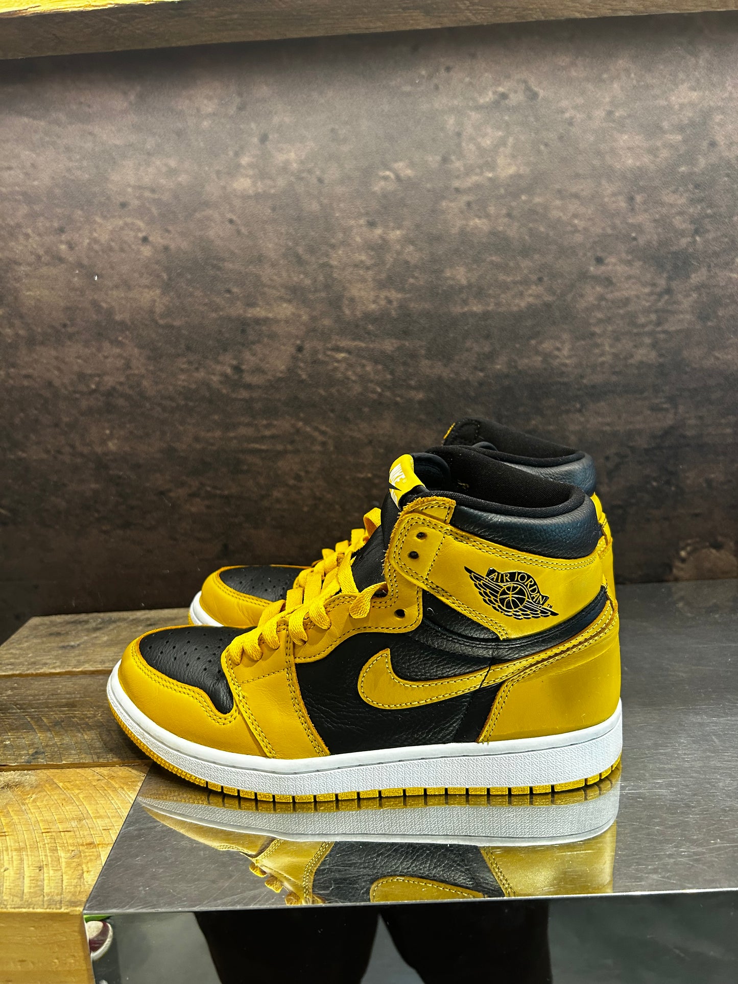 Jordan 1 High "Pollen" Size 7.5 Preowned