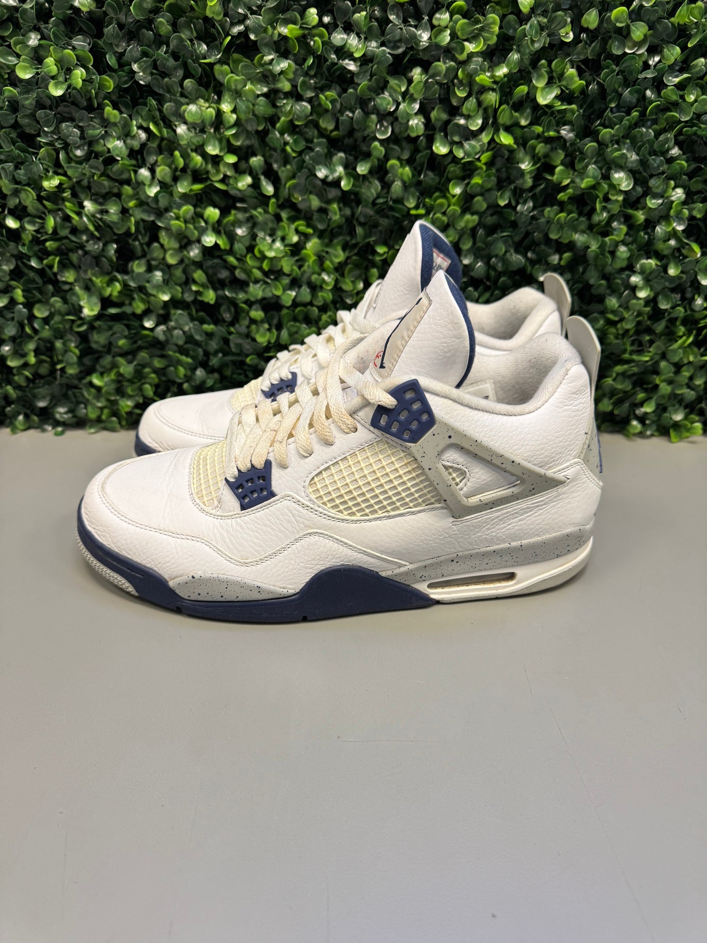 Jordan 4 "Midnight Navy" Size 12 Preowned