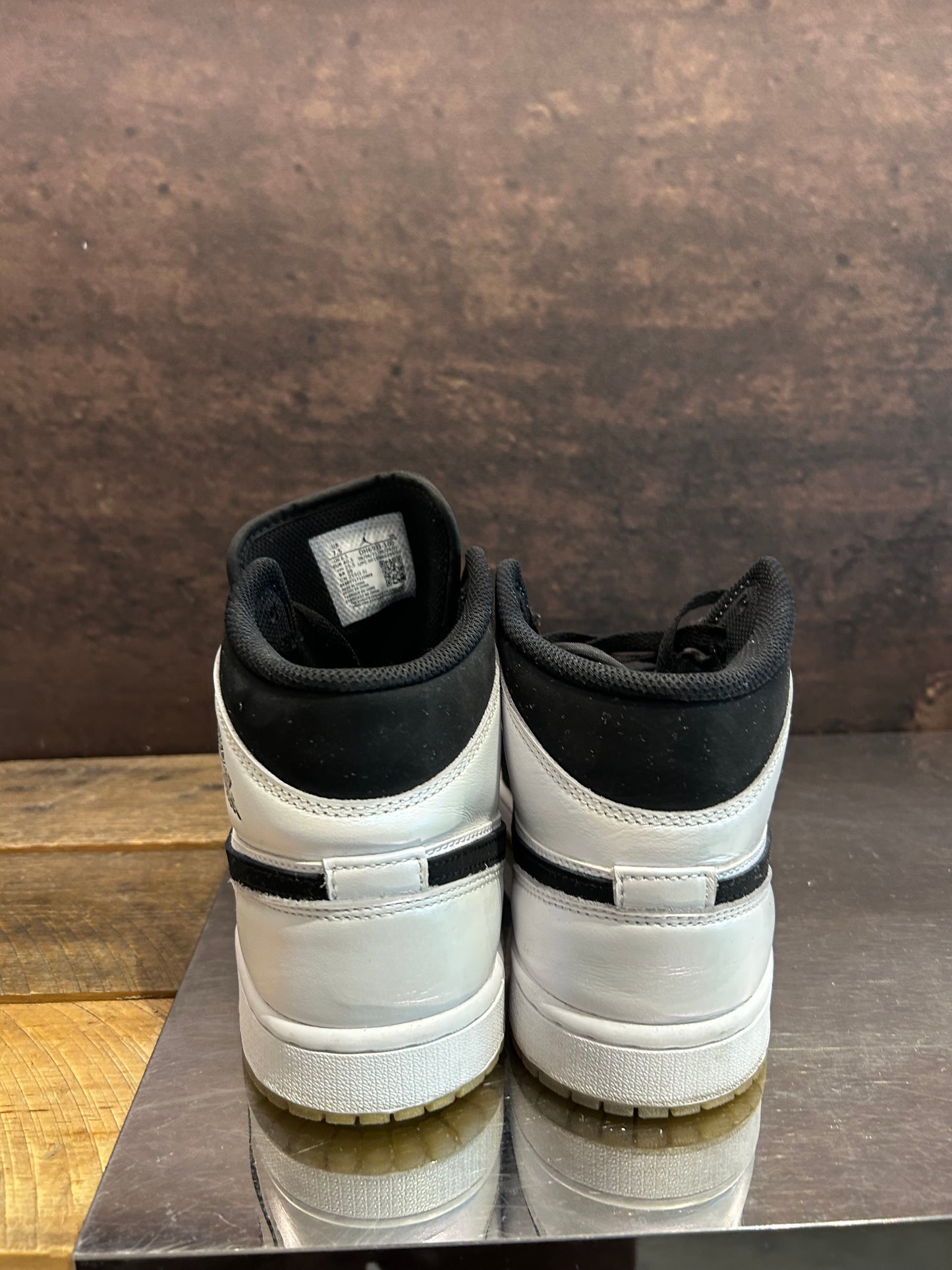 Jordan 1 Mid "Diamond Shorts" Size 7.5 Preowned