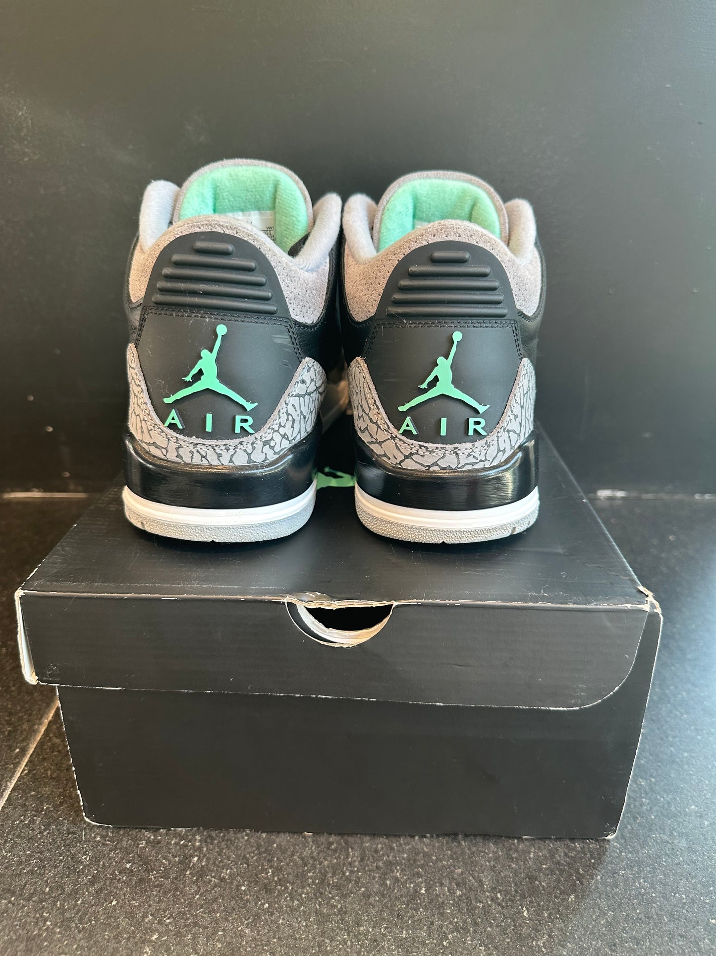 Jordan 3 "Green Glow" Size 10 preowned with box