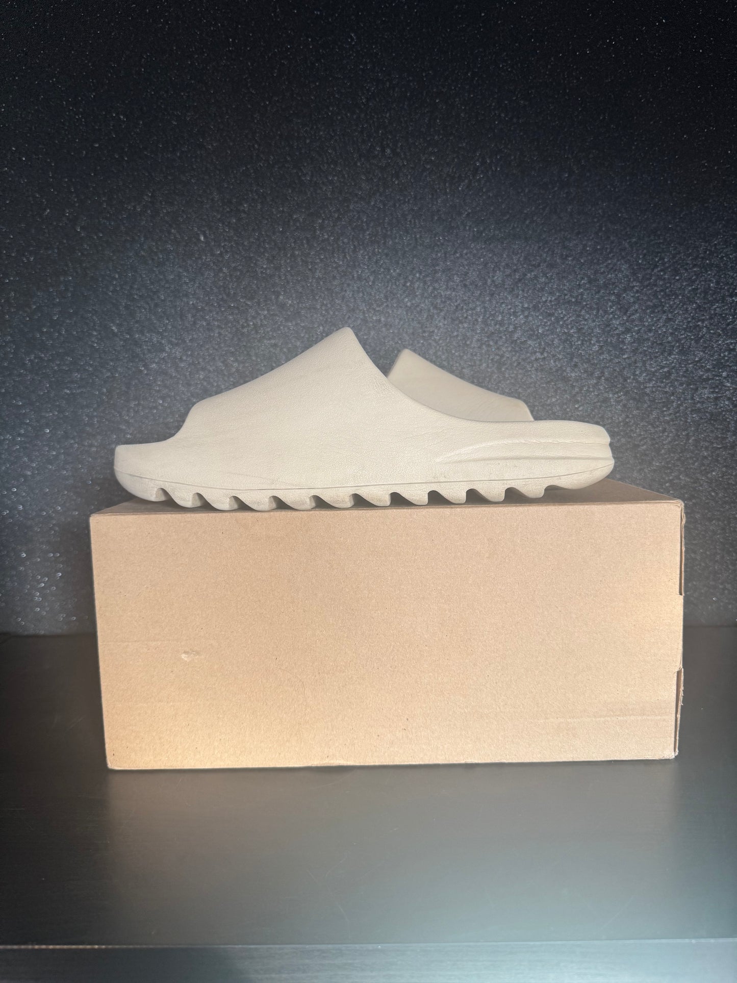 Yeezy Slide 'Bone' Size 11 Preowned with box