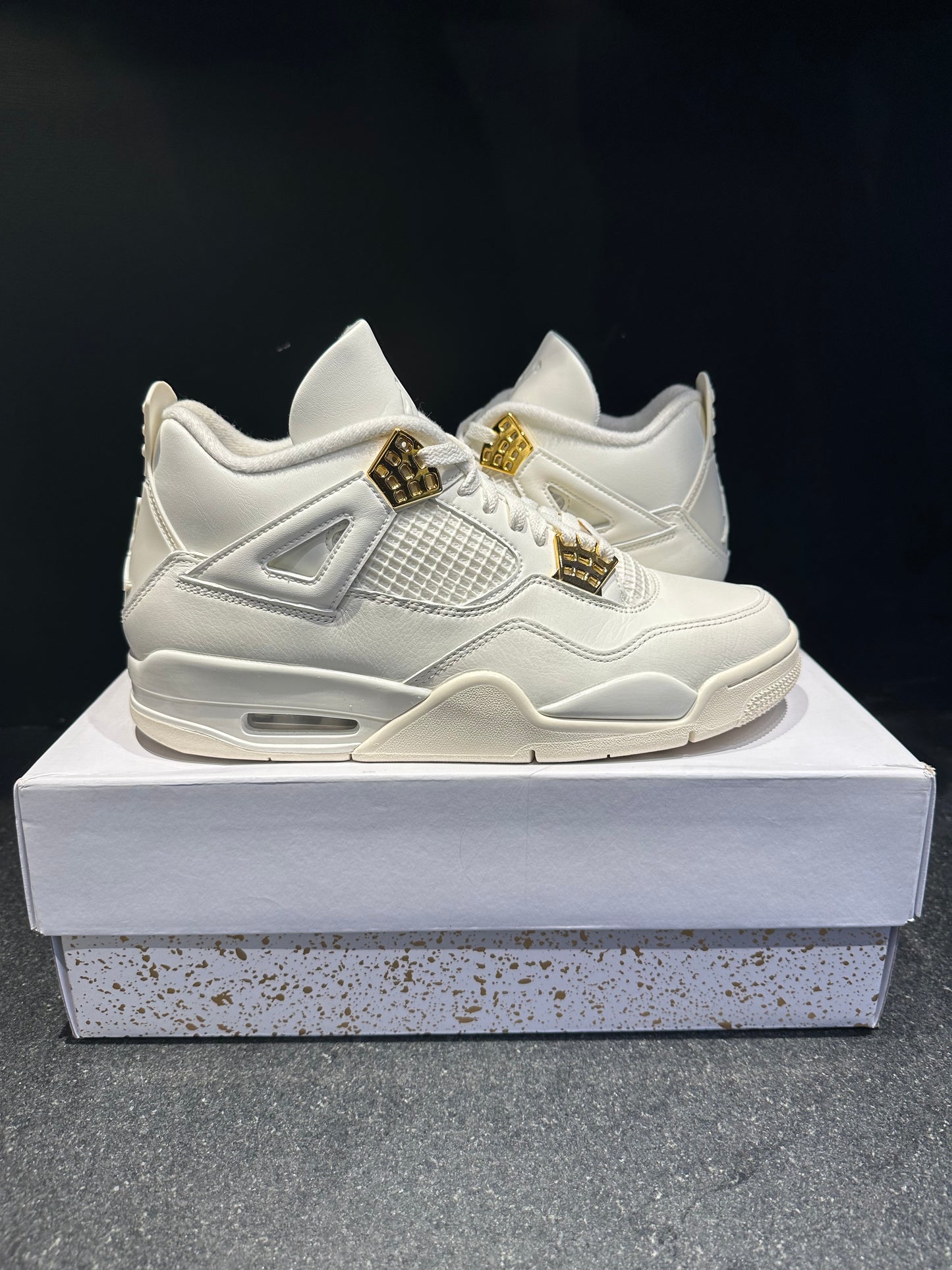 Jordan 4 "Metallic Gold" Size 11w/9.5m Preowned With Box