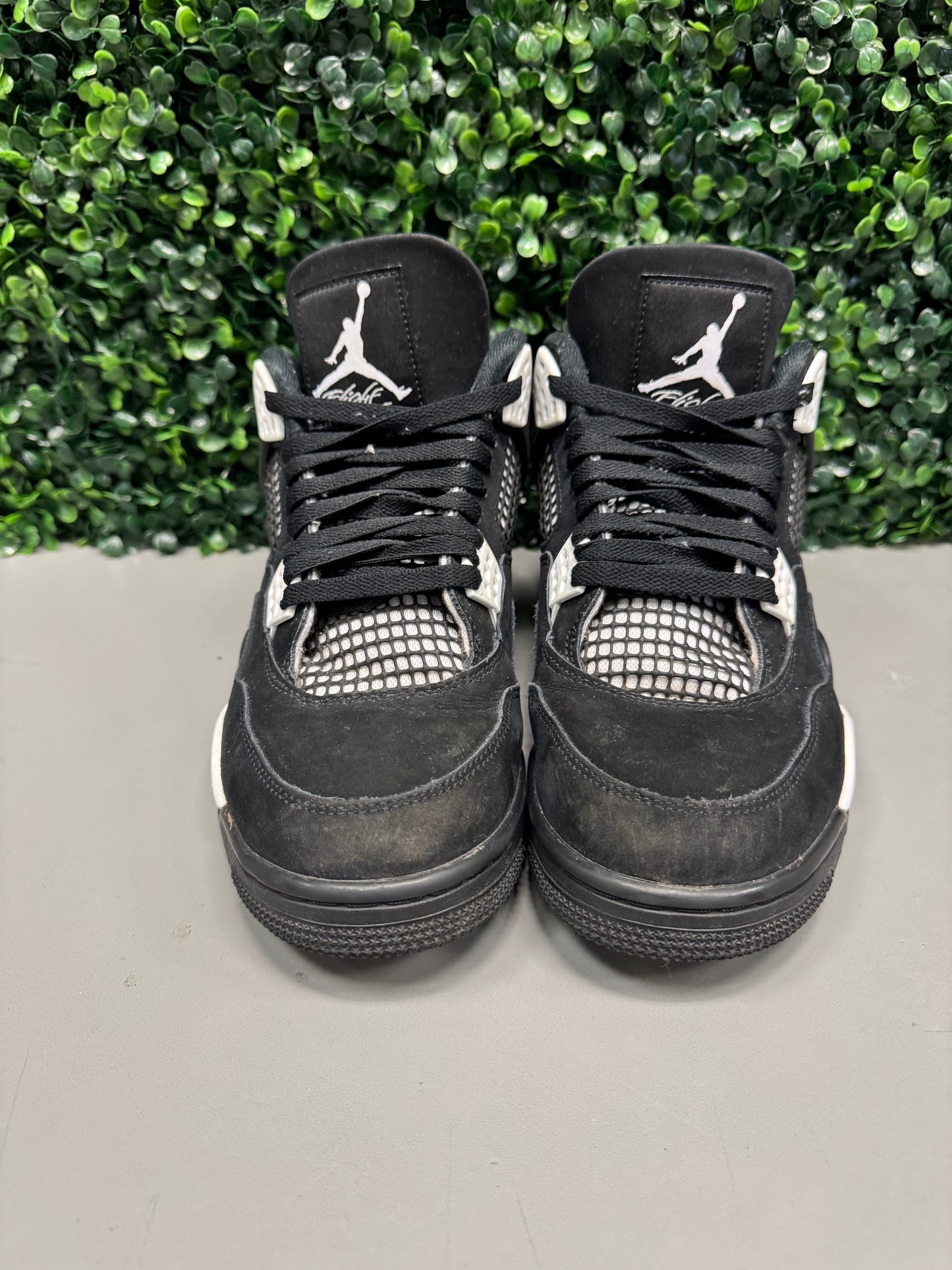 Jordan 4 "White Thunder" Size 10.5 Preowned
