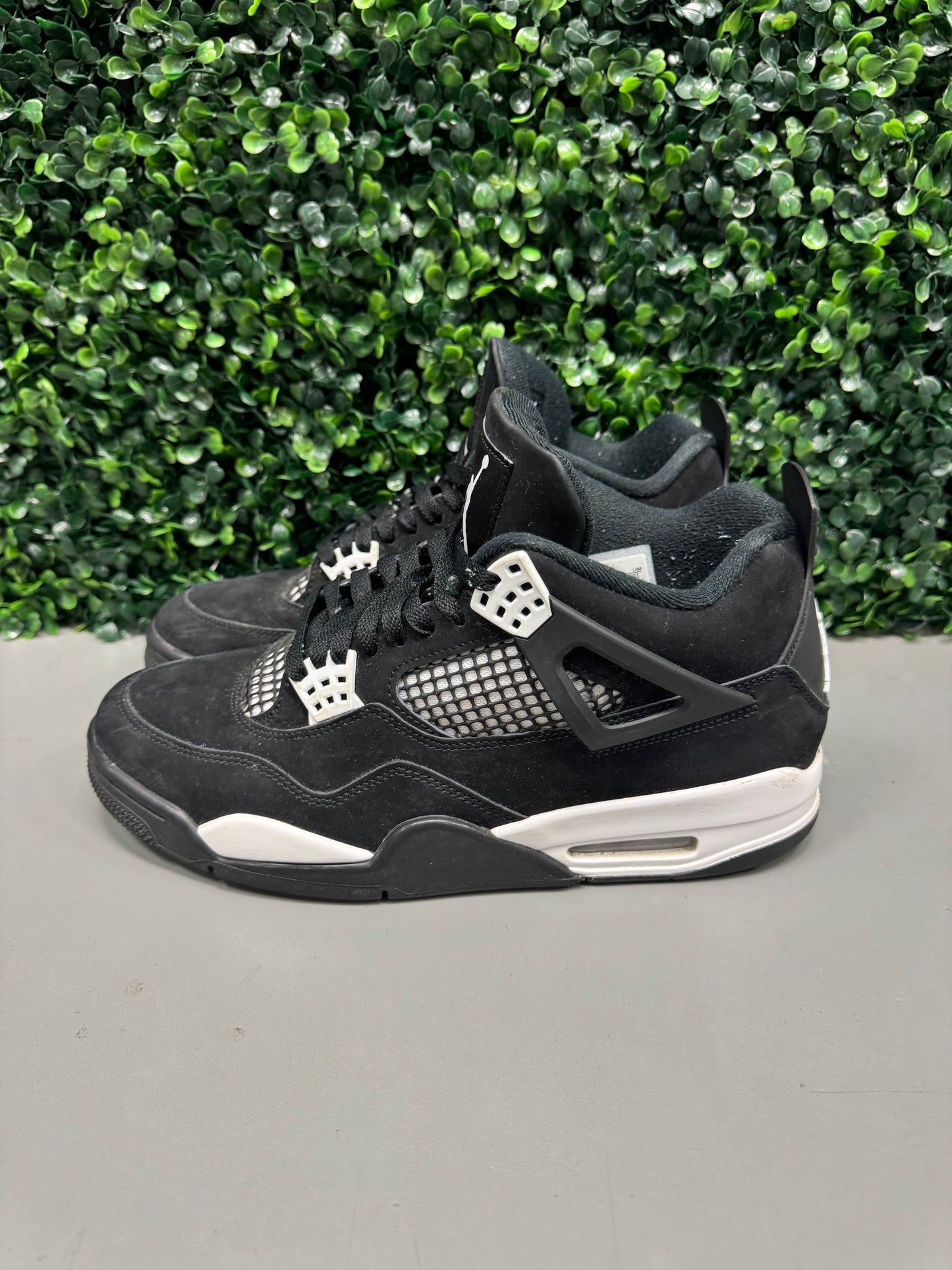 Jordan 4 "White Thunder" Size 10.5 Preowned