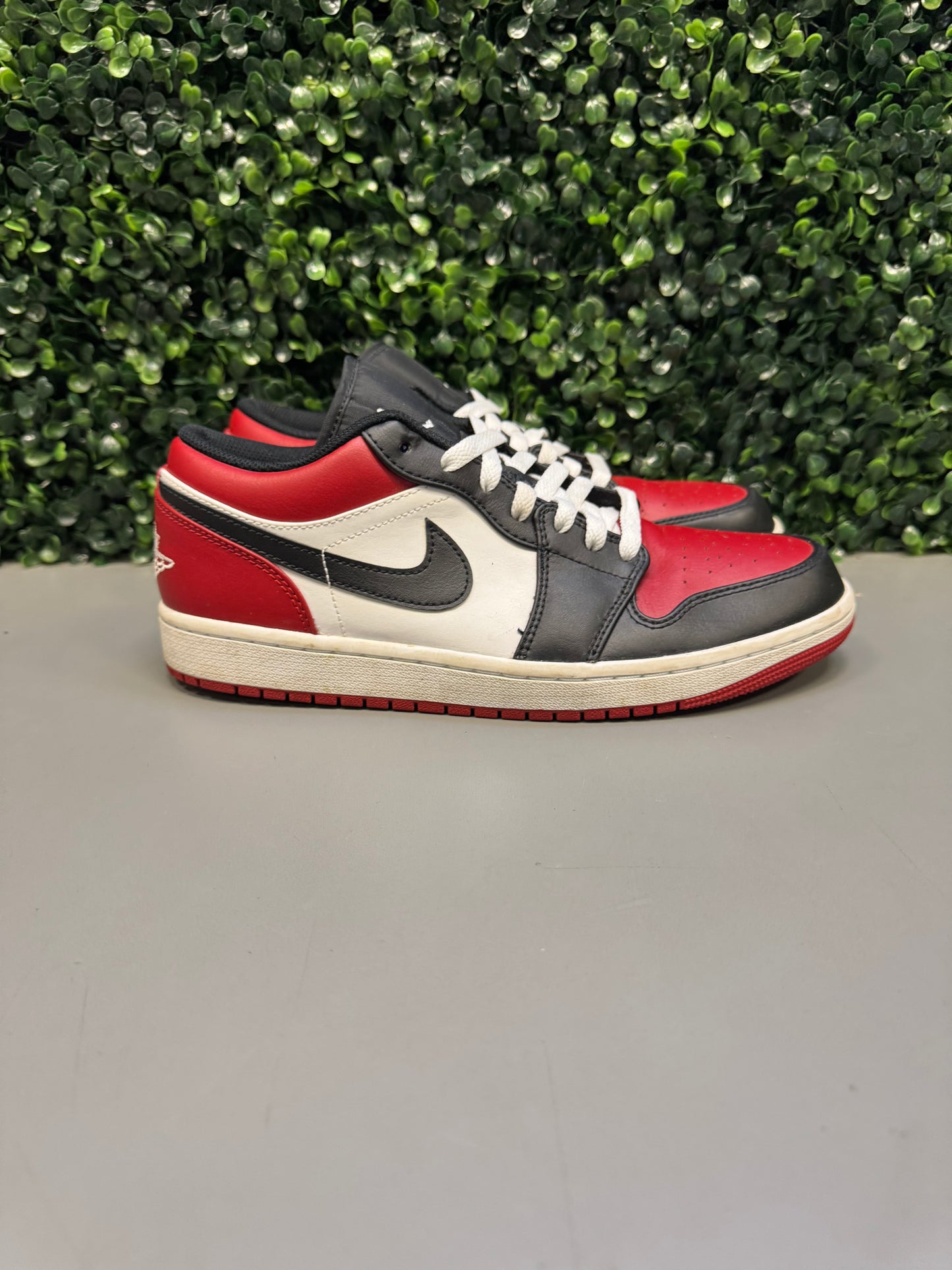 Jordan 1 Low "Bred Toe" Size 9 Preowned