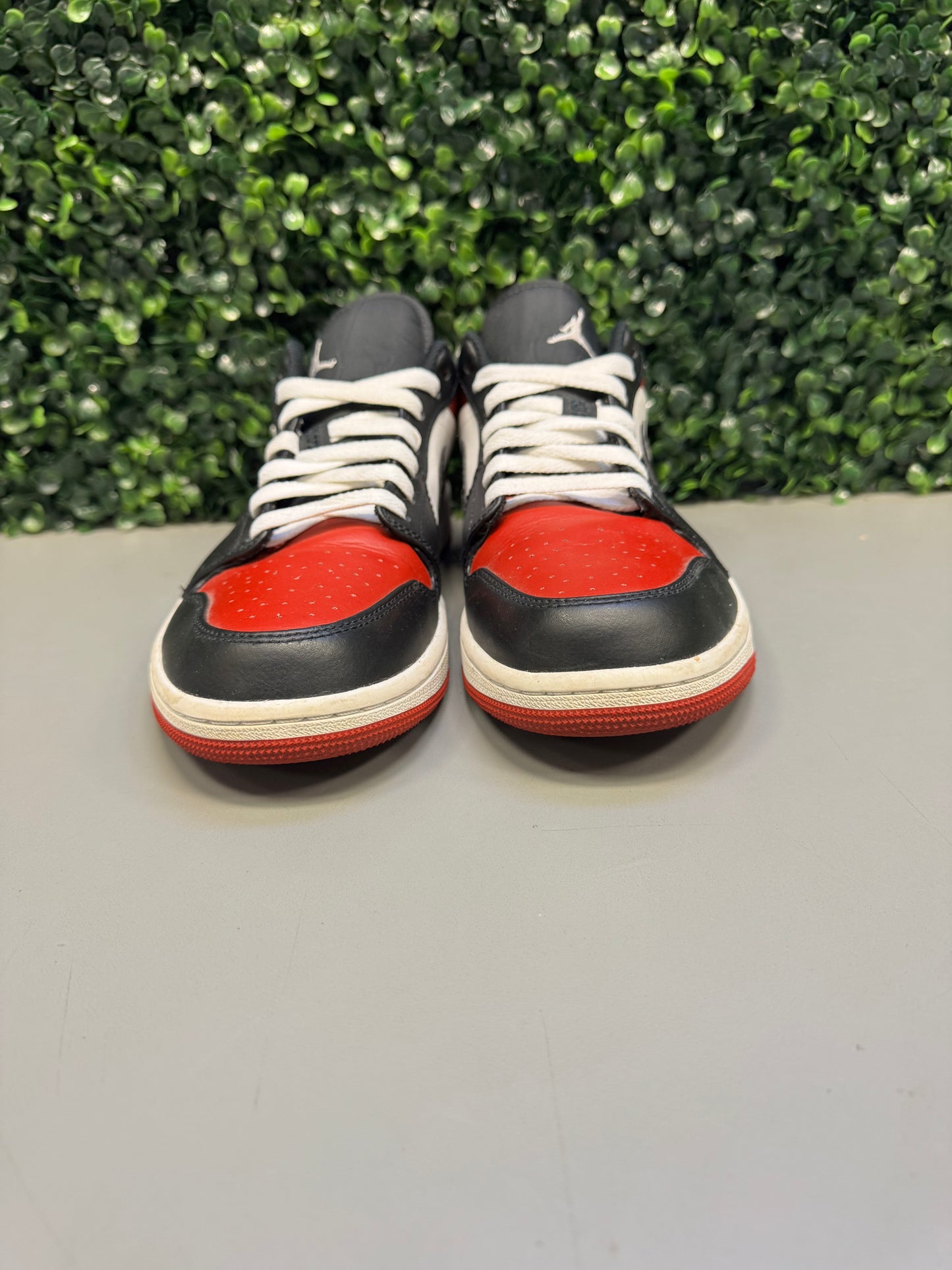 Jordan 1 Low "Bred Toe" Size 9 Preowned