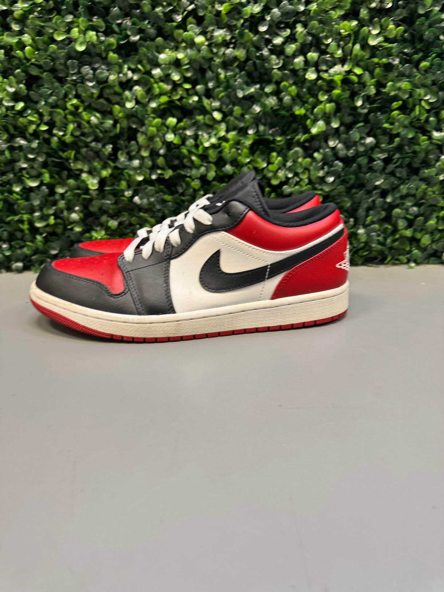 Jordan 1 Low "Bred Toe" Size 9 Preowned