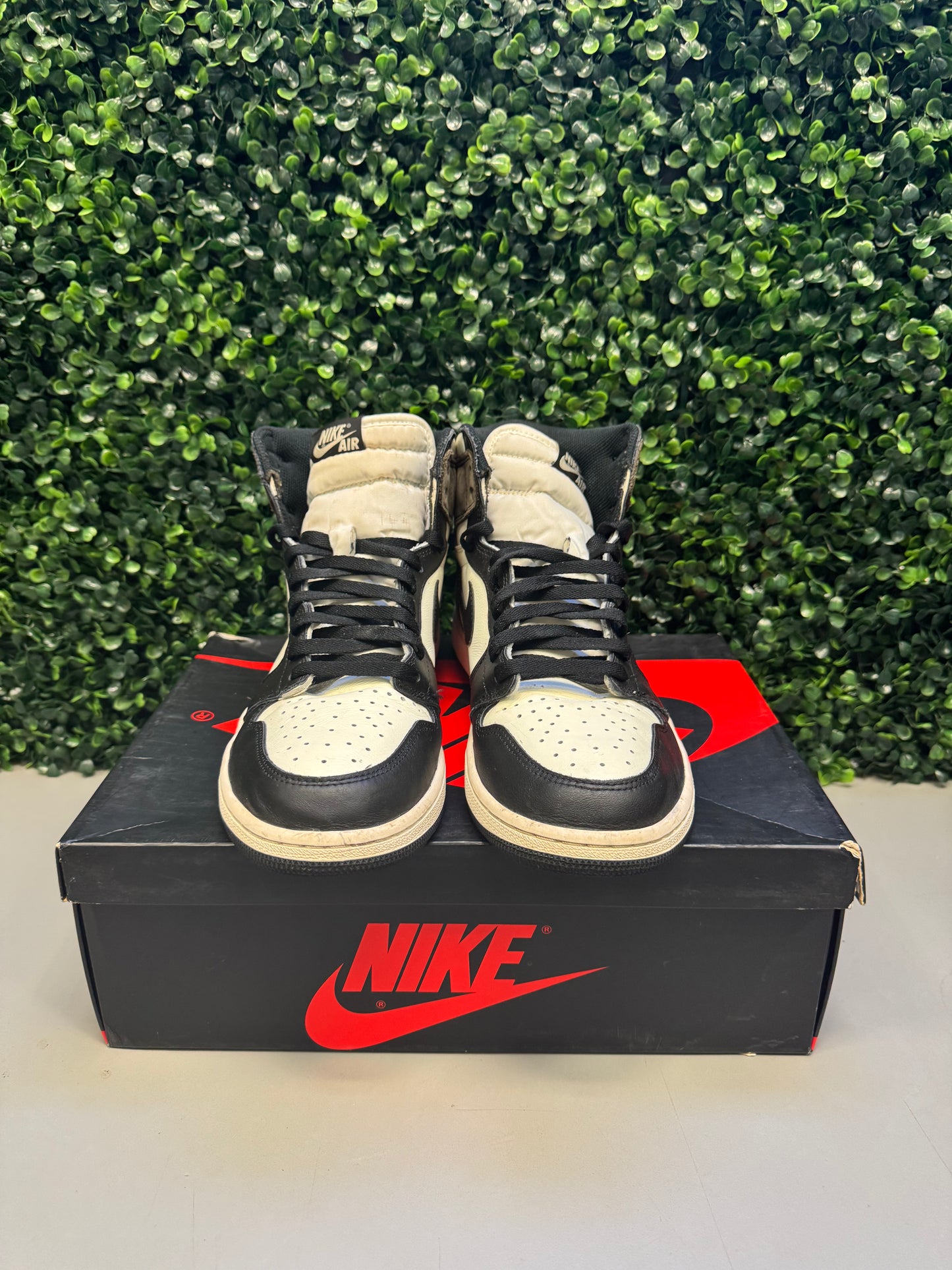 Jordan 1 High " Mocha" Size 12.5 Preowned
