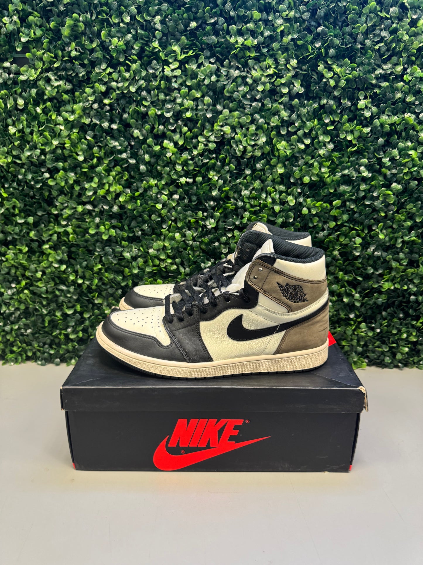 Jordan 1 High " Mocha" Size 12.5 Preowned