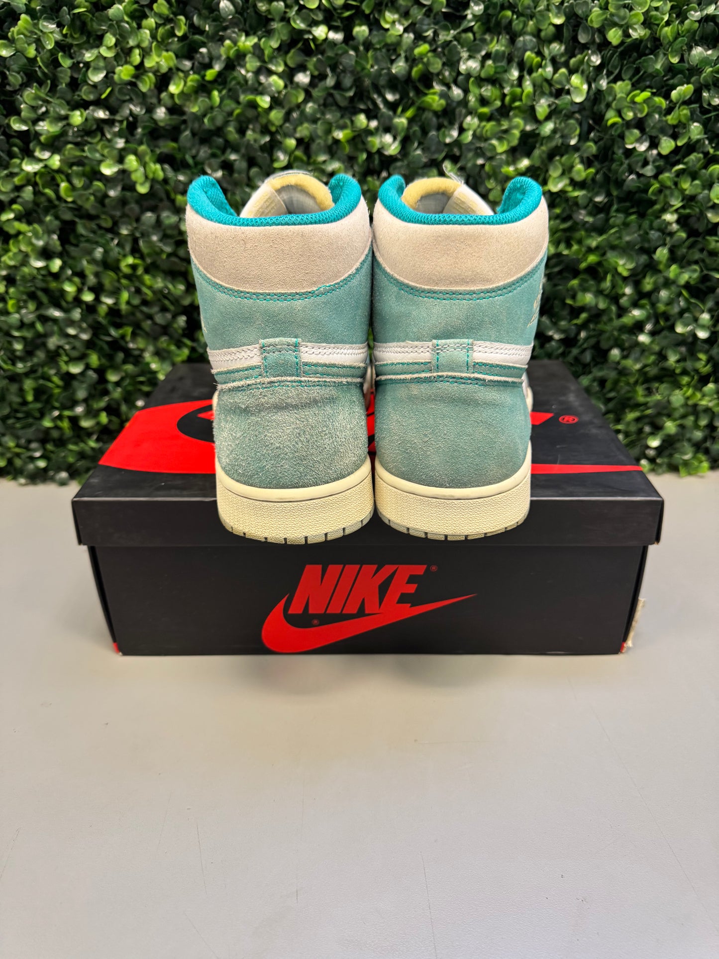 Jordan 1 "Turbo Green" Size 8.5 Preonwed