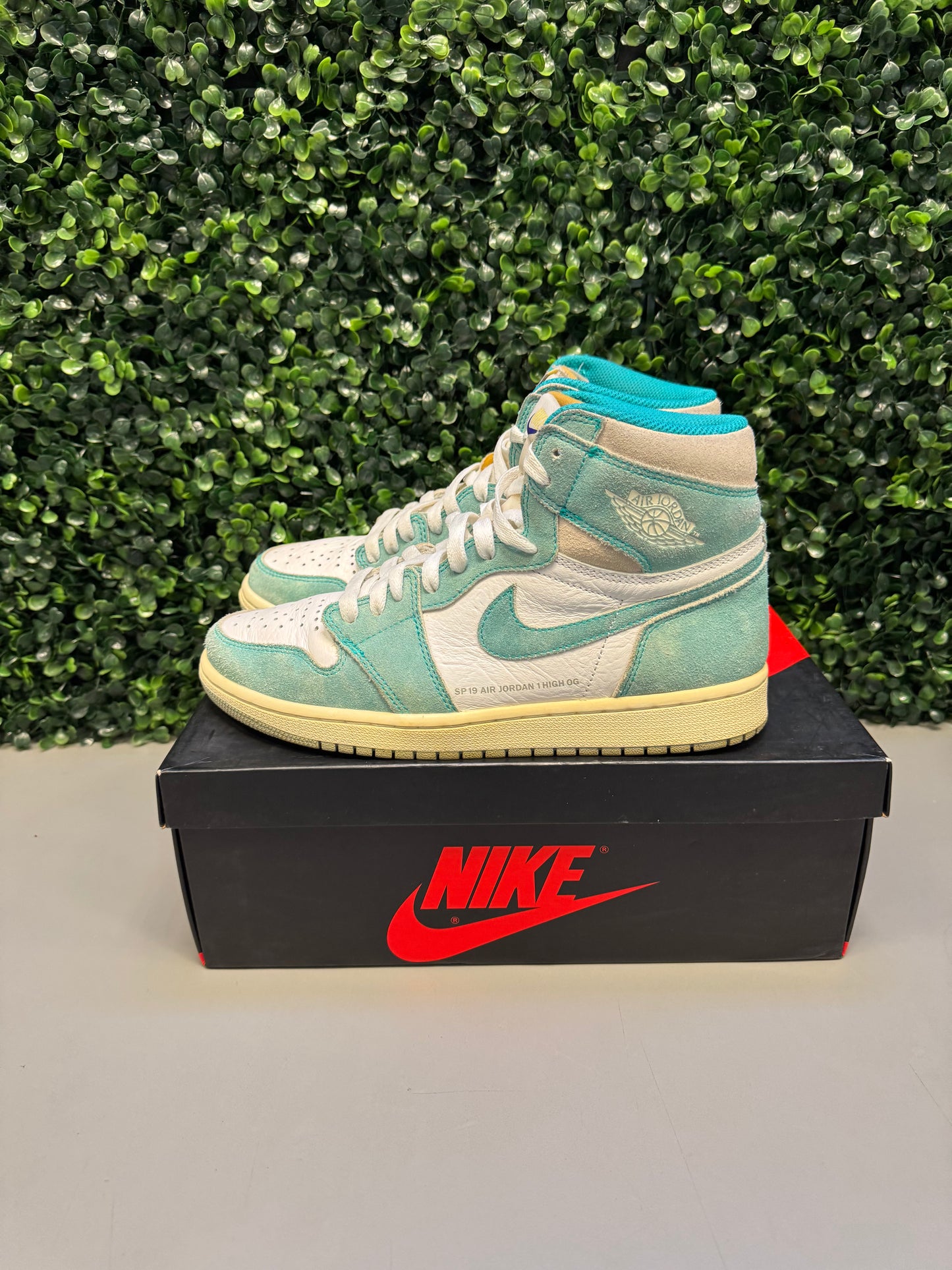 Jordan 1 "Turbo Green" Size 8.5 Preonwed