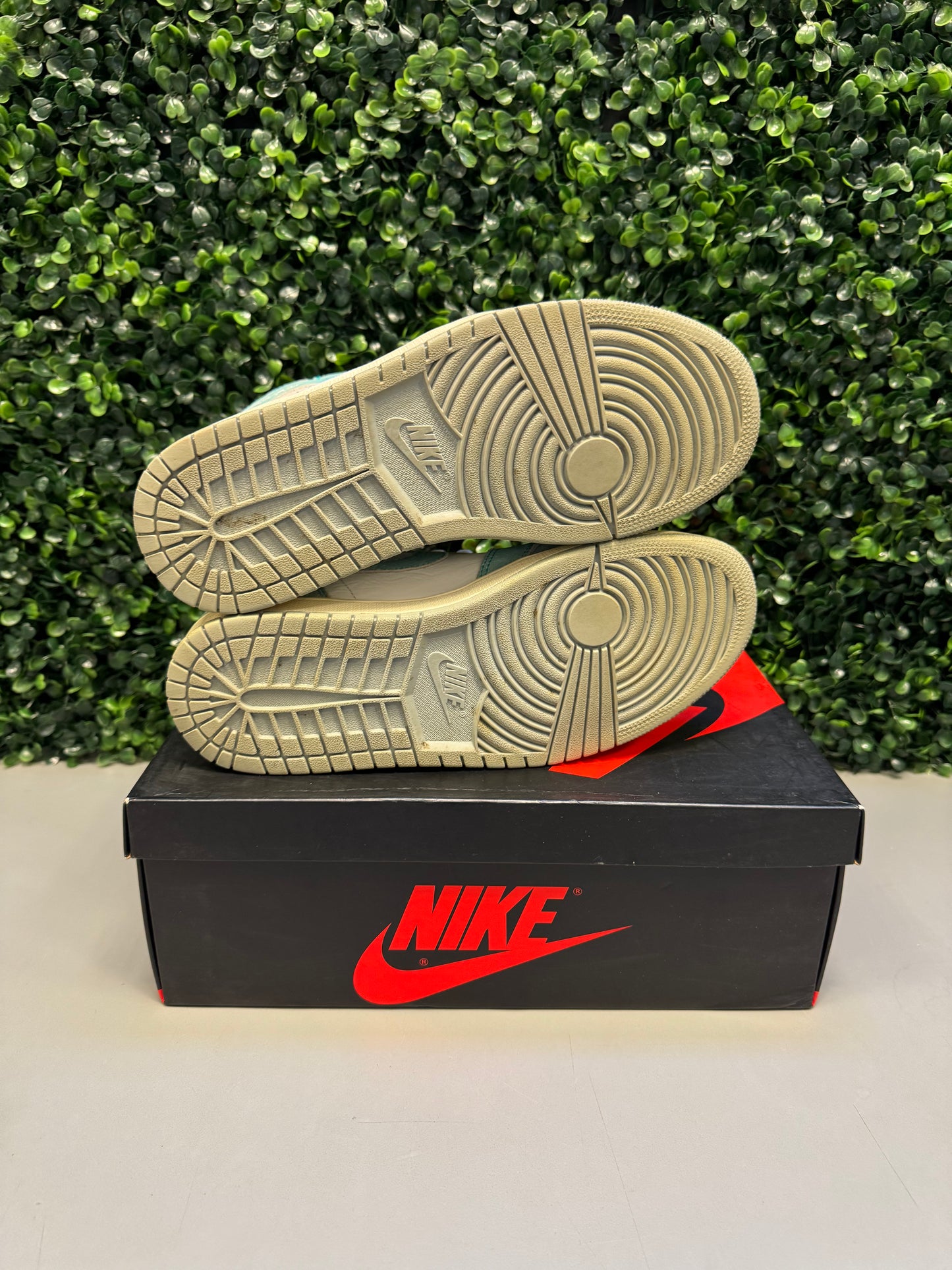 Jordan 1 "Turbo Green" Size 8.5 Preonwed