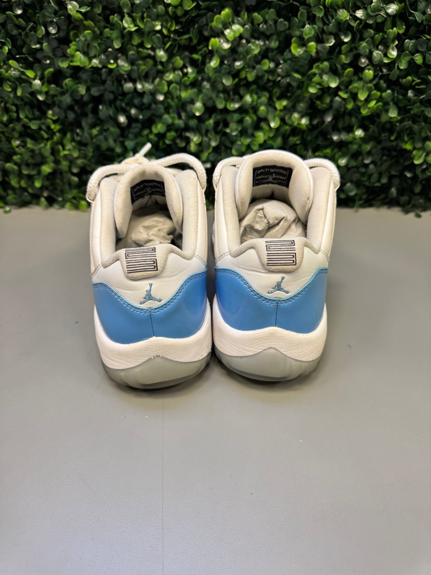 Jordan 11 Low "University Blue" Size 9 Preowned