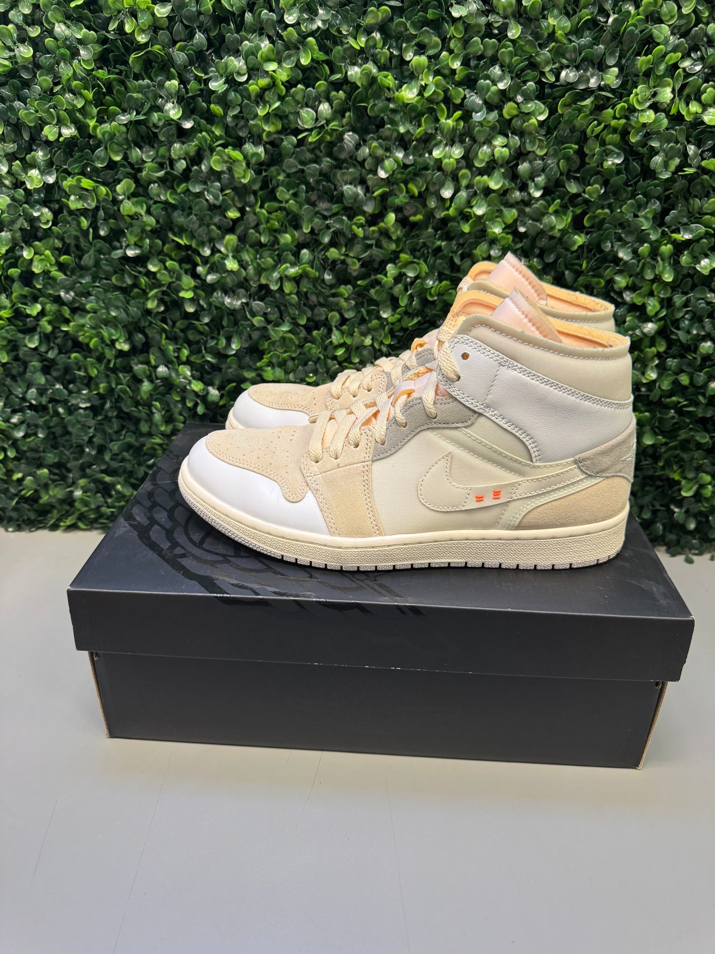 Jordan 1 Mid SE Craft Inside Out "White Grey" Size 8.5 Preowned