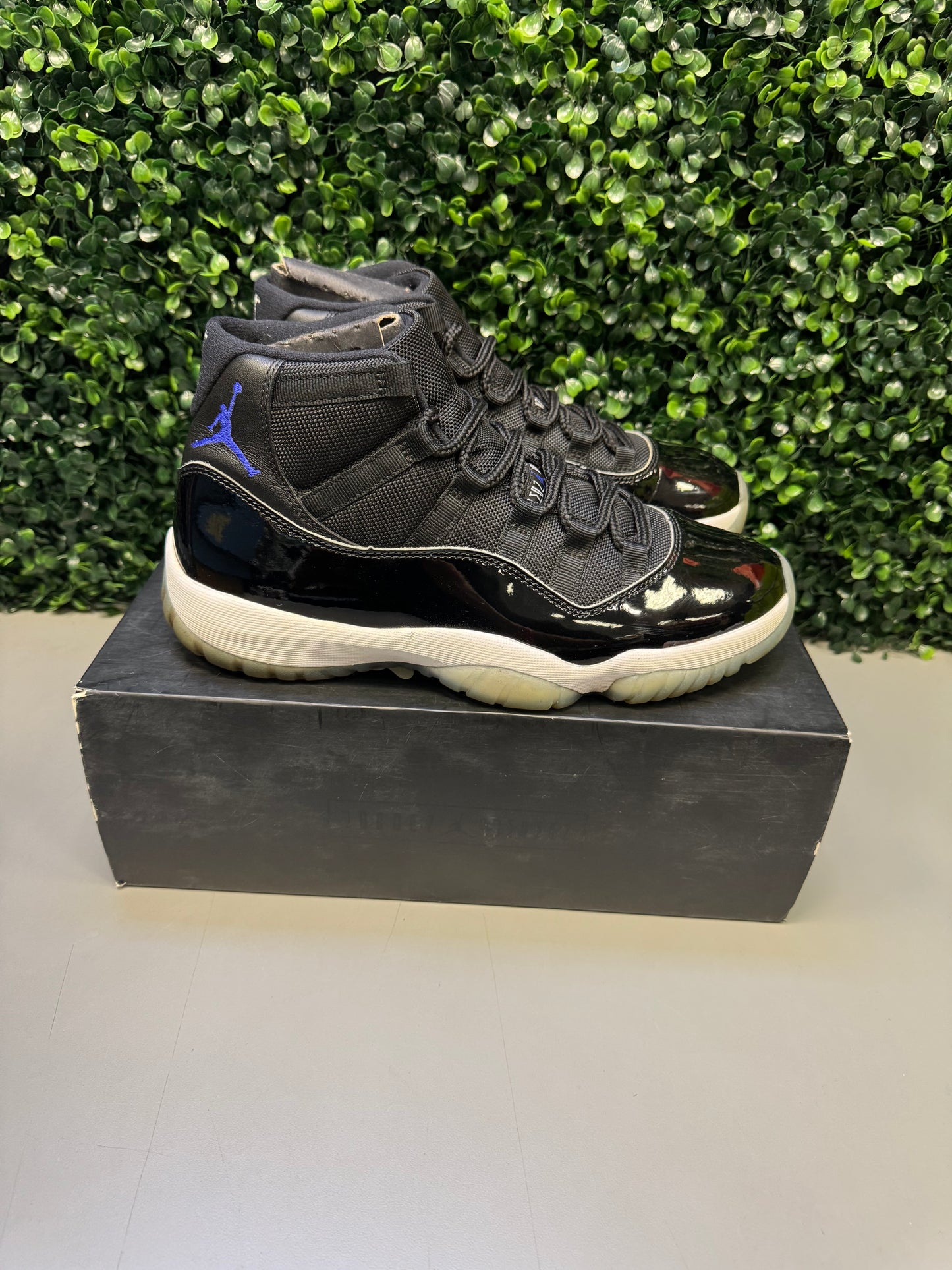 Jordan 11 "Space Jam" Size 9 Preowned