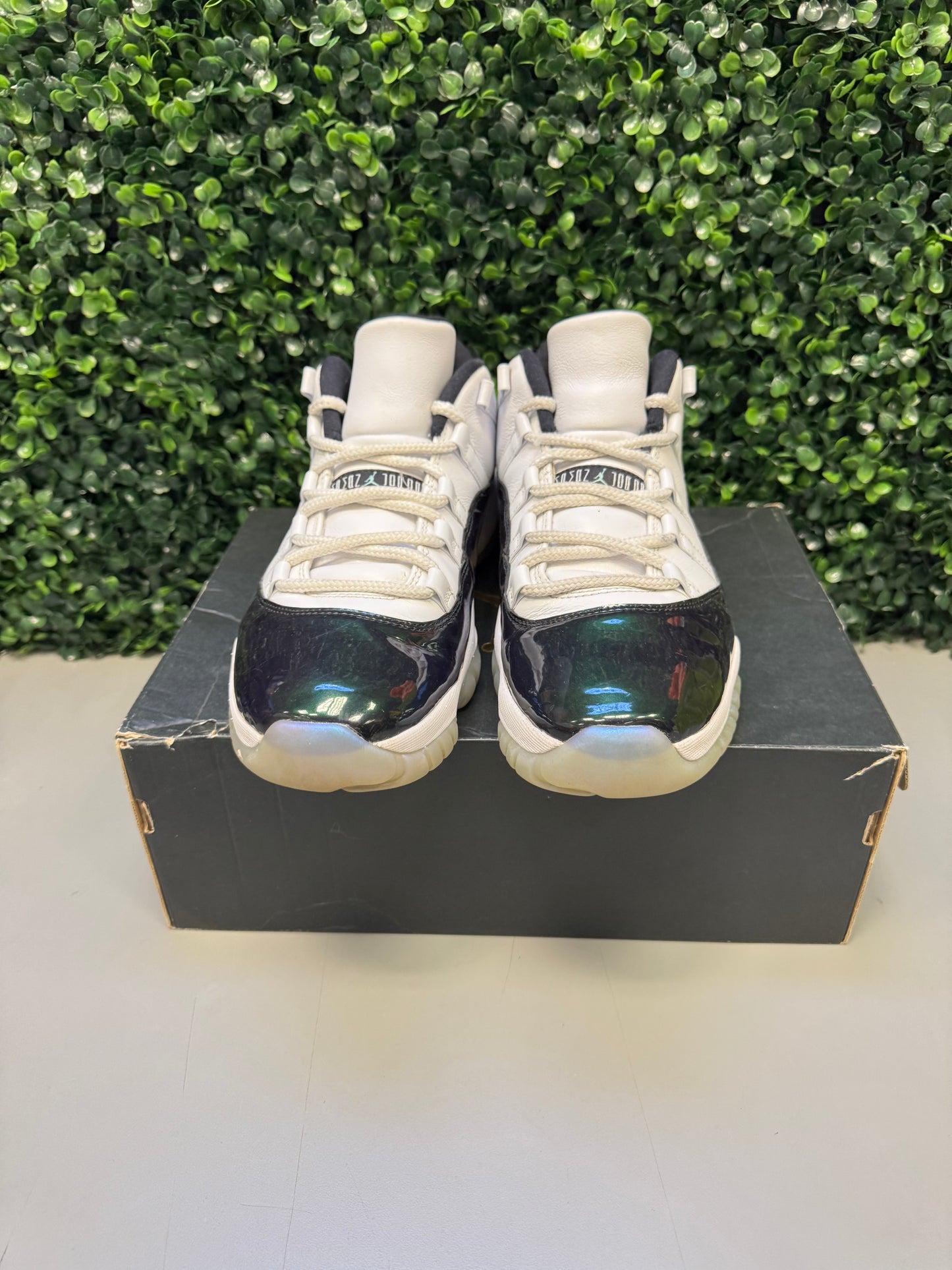 Jordan 11 Low "Iridescent" Size 11 Preowned