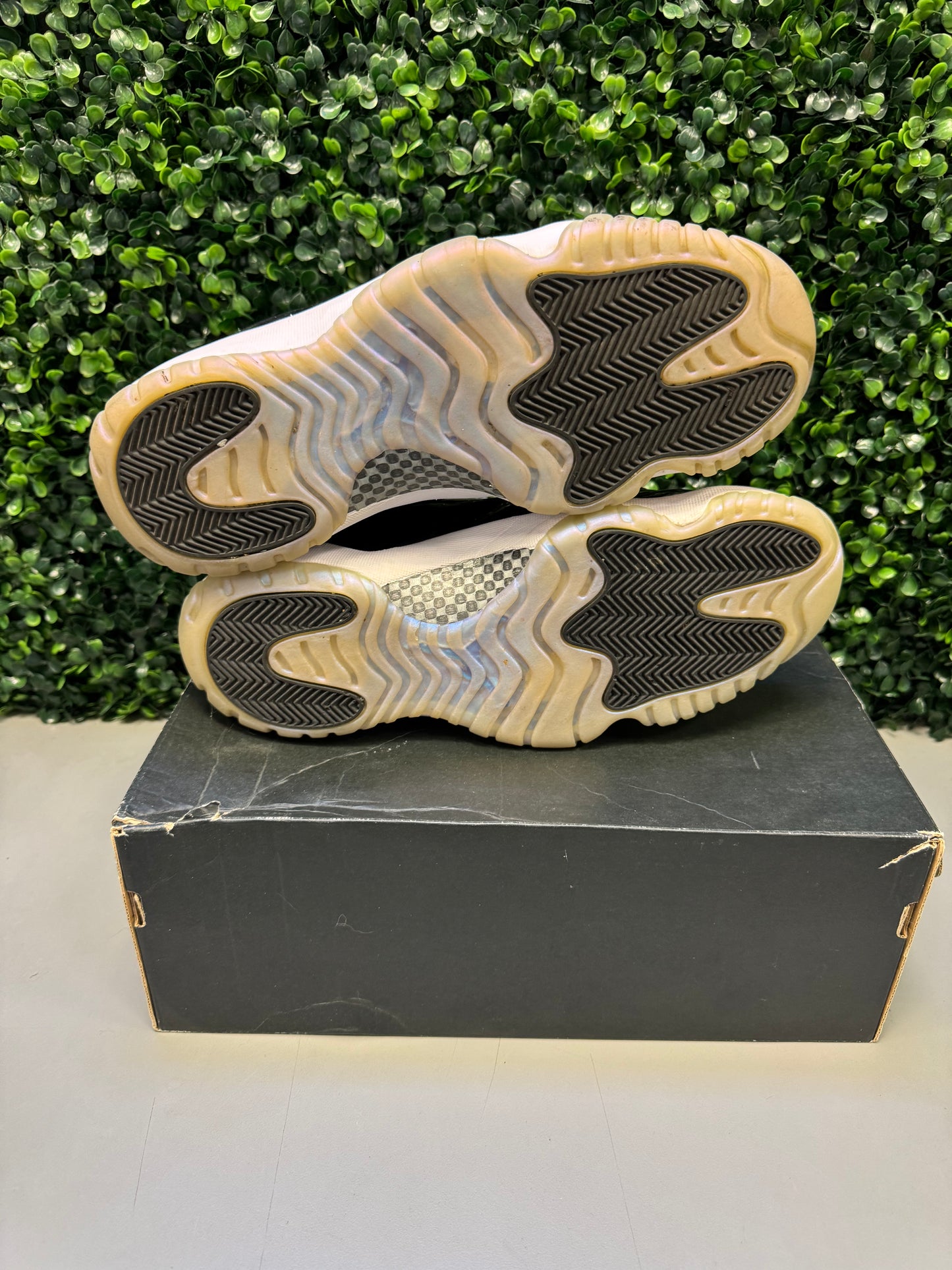 Jordan 11 Low "Iridescent" Size 11 Preowned