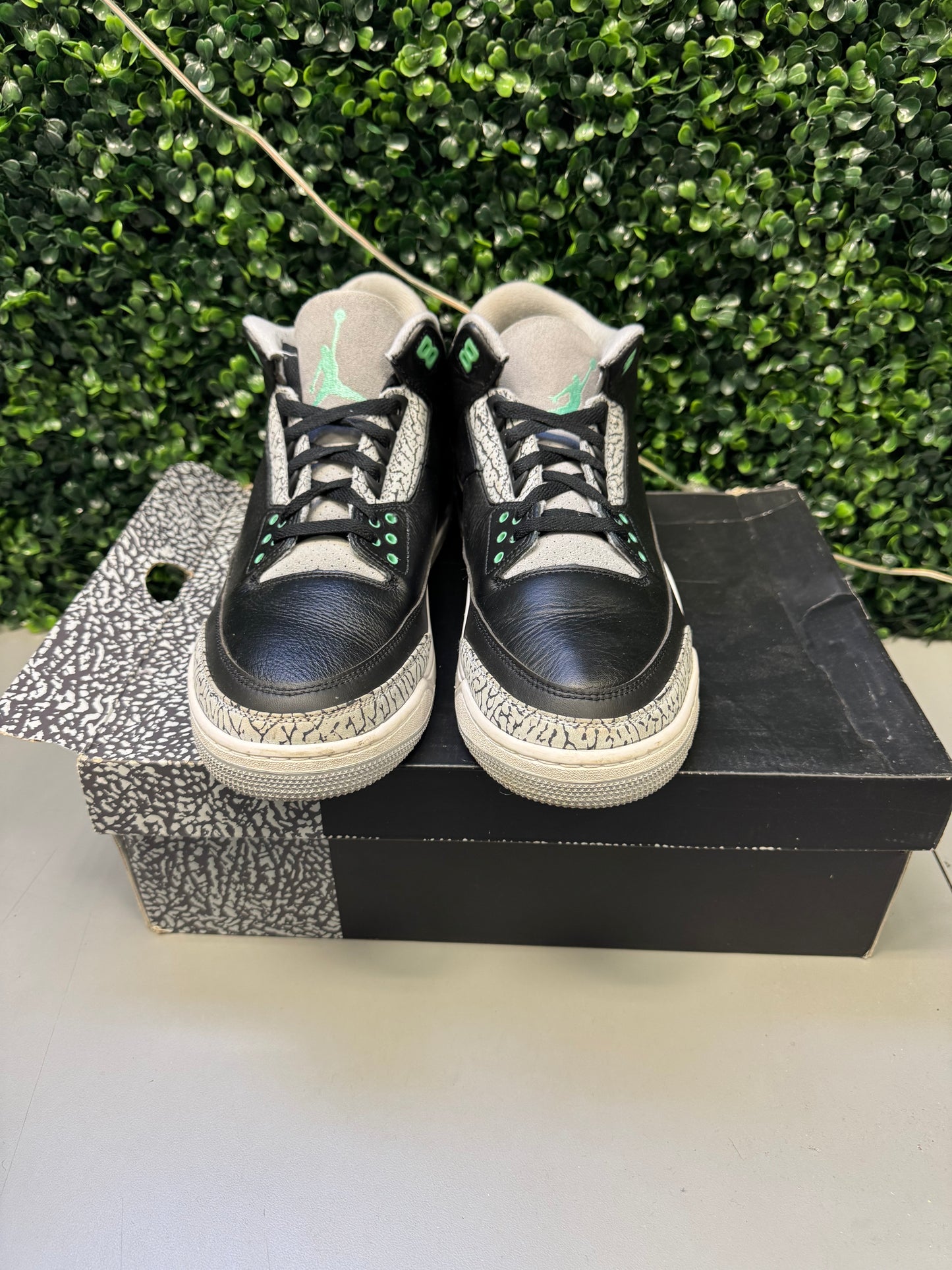 Jordan 3 "Green Glow" Size 13 Preowned