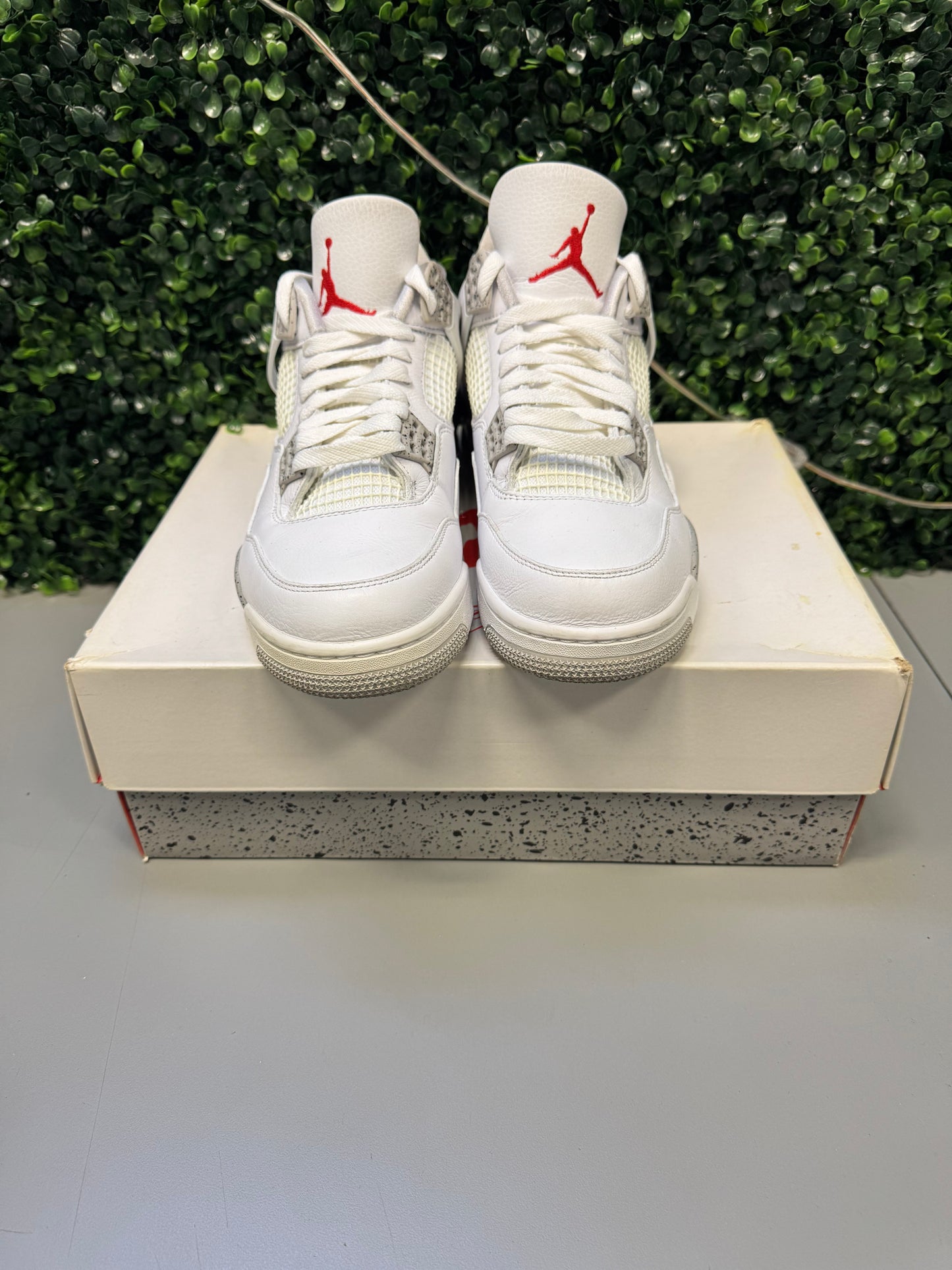 Jordan 4 "White Oreo" Size 10 Preowned
