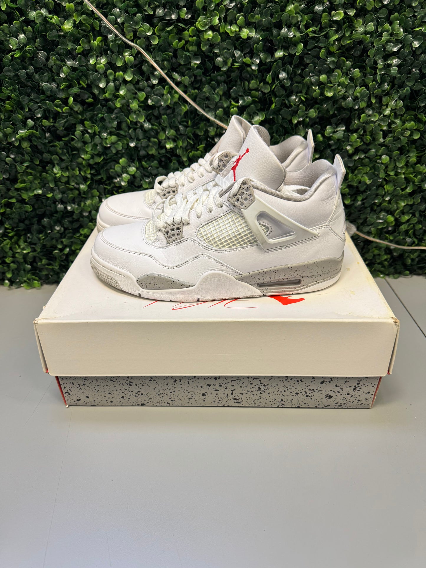 Jordan 4 "White Oreo" Size 10 Preowned