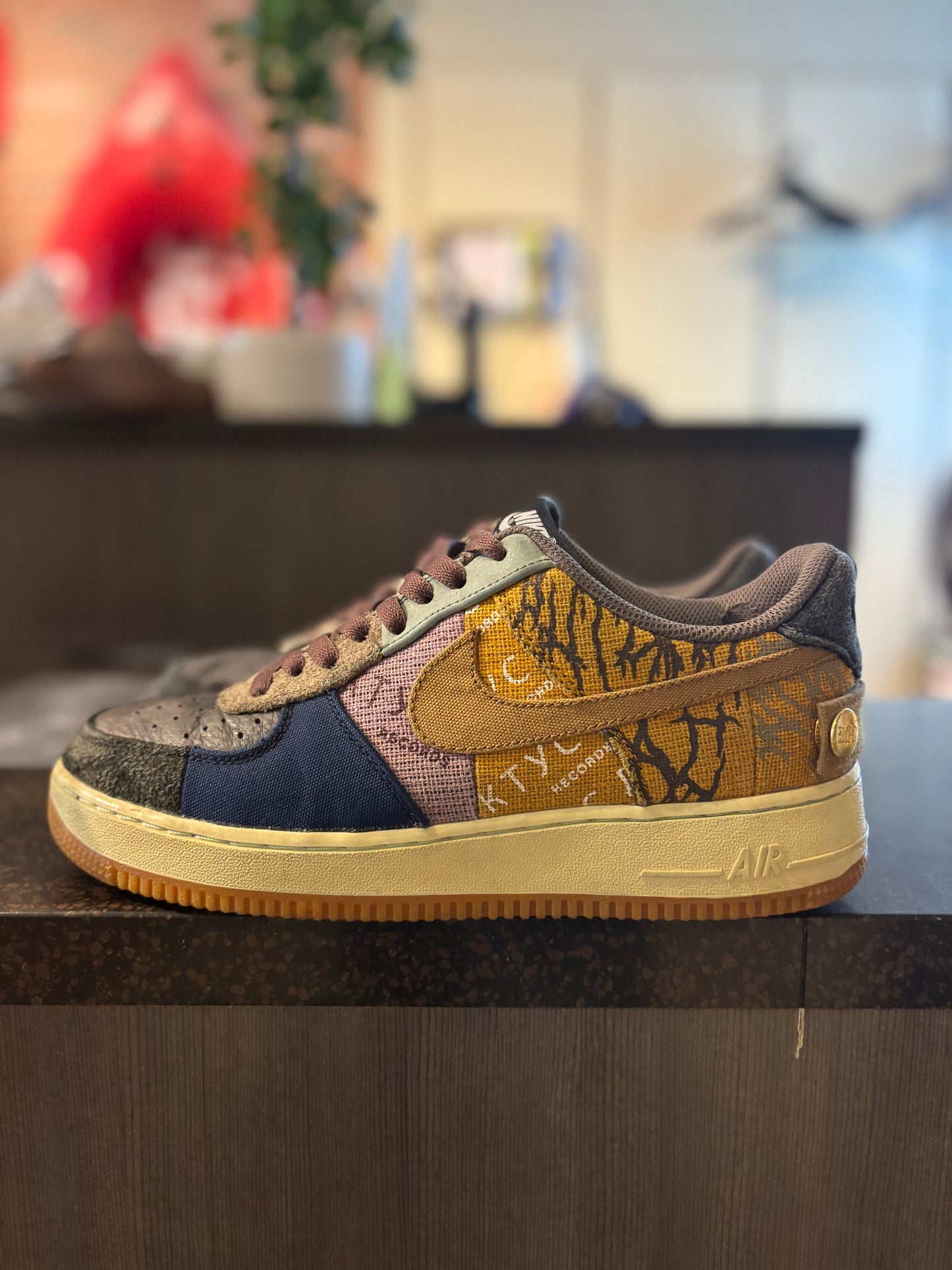 Nike Air Force 1 Low "Travis Scott Cactus Jack" Size 8 Pre Owned