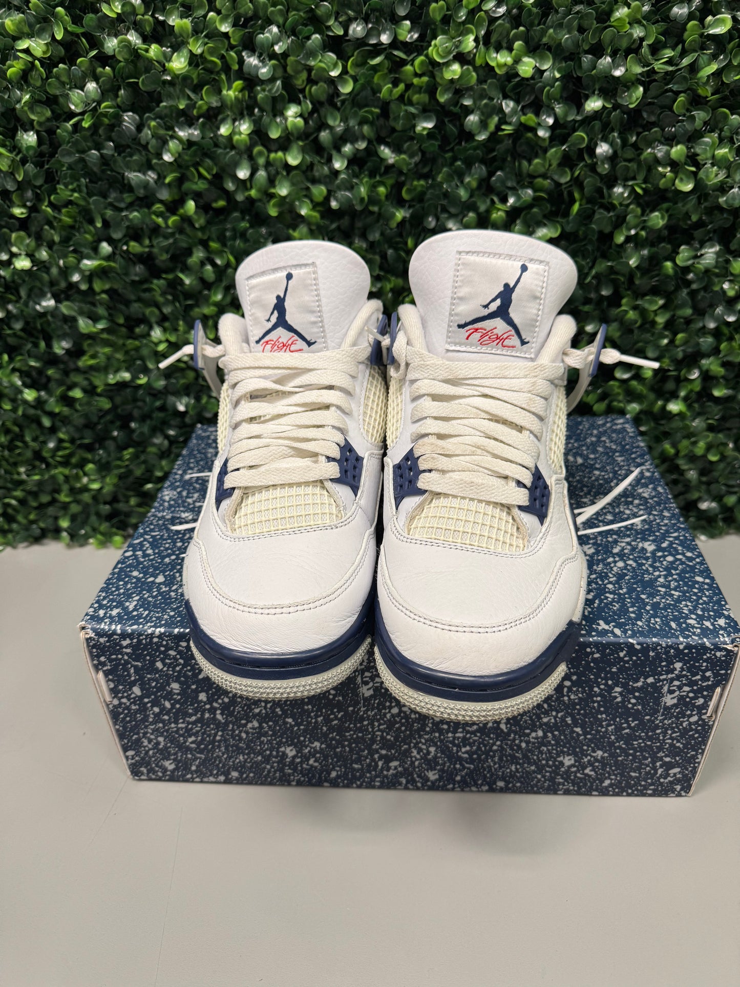 Jordan 4 Midnight Navy Size 8.5 Preowned